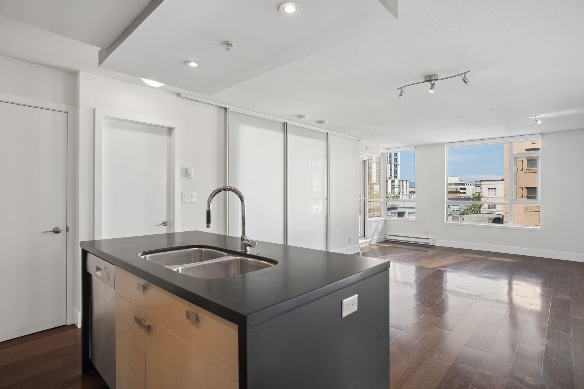 403-1530 8Th Avenue W, Vancouver, BC