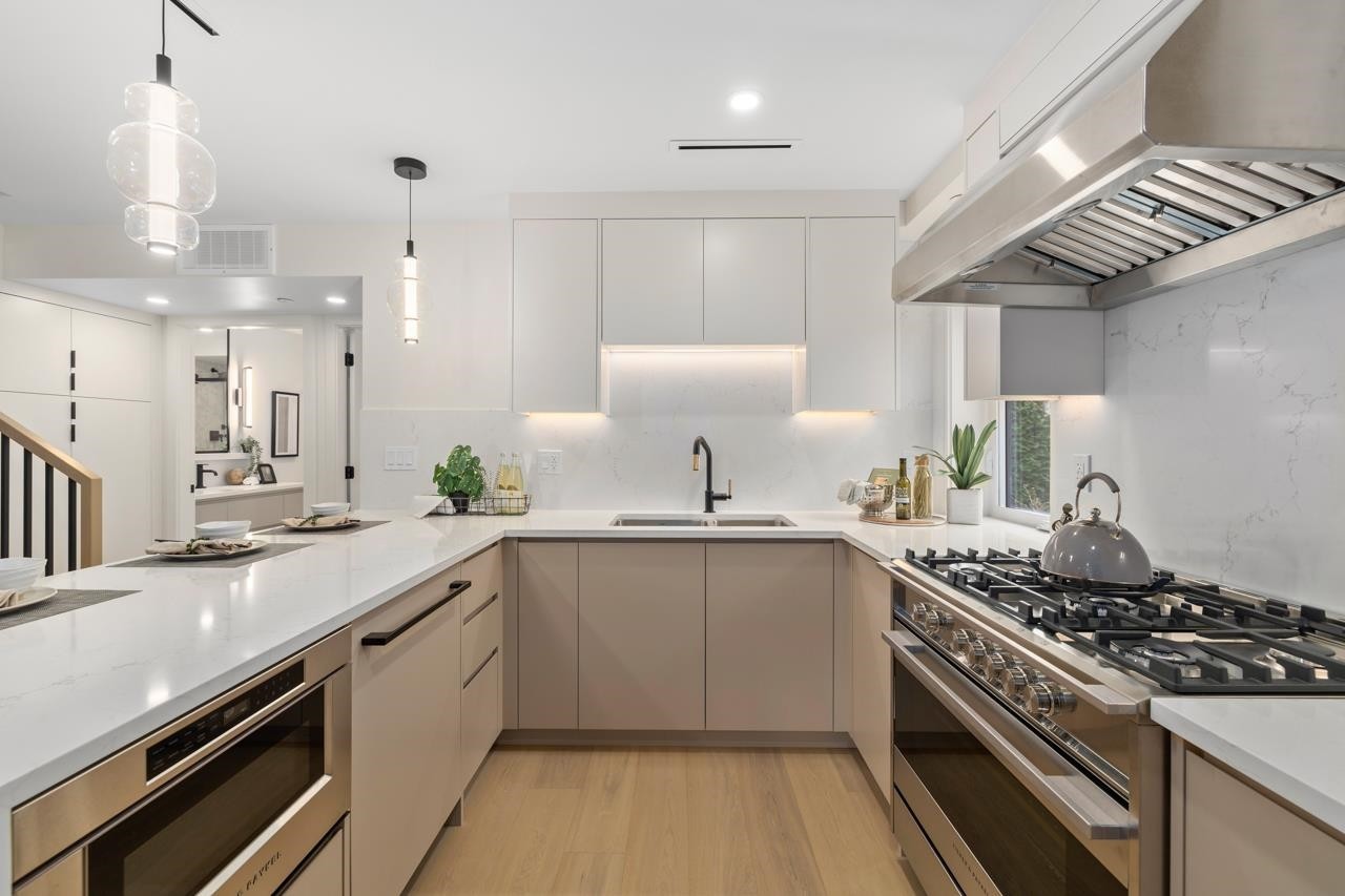 2438 49Th Avenue W, Vancouver, BC