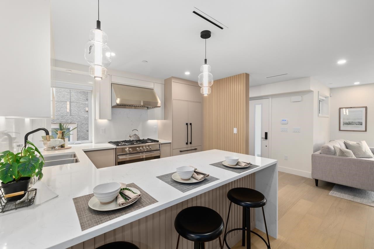 2438 49Th Avenue W, Vancouver, BC