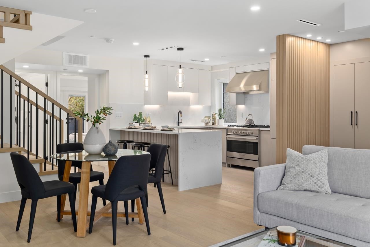 2438 49Th Avenue W, Vancouver, BC
