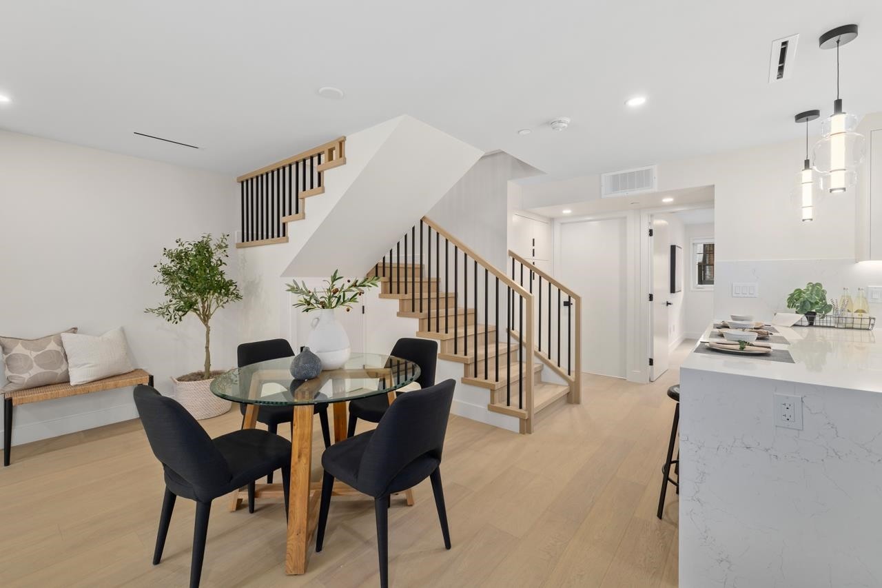 2438 49Th Avenue W, Vancouver, BC