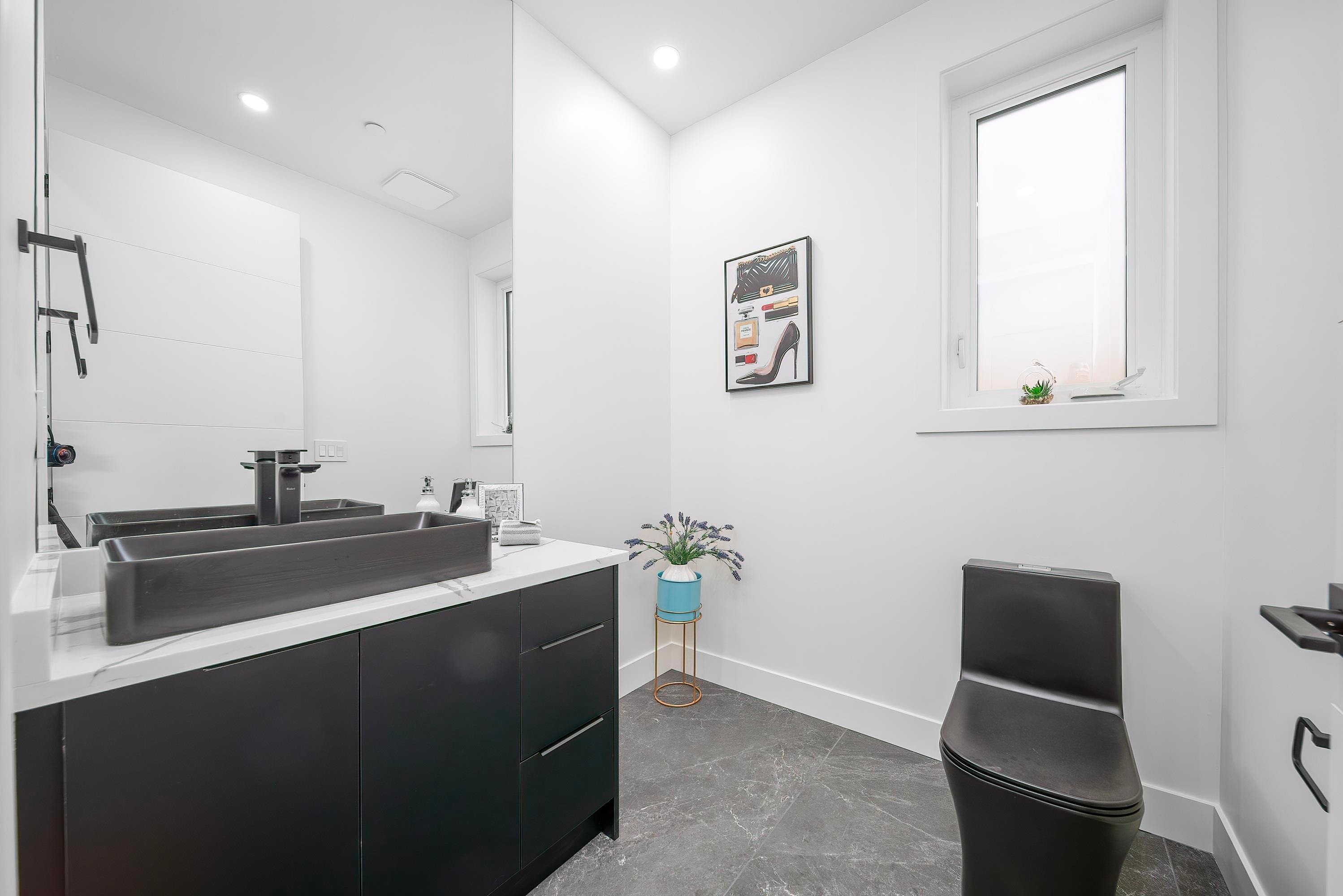 1-2777 27Th Avenue E, Vancouver, BC