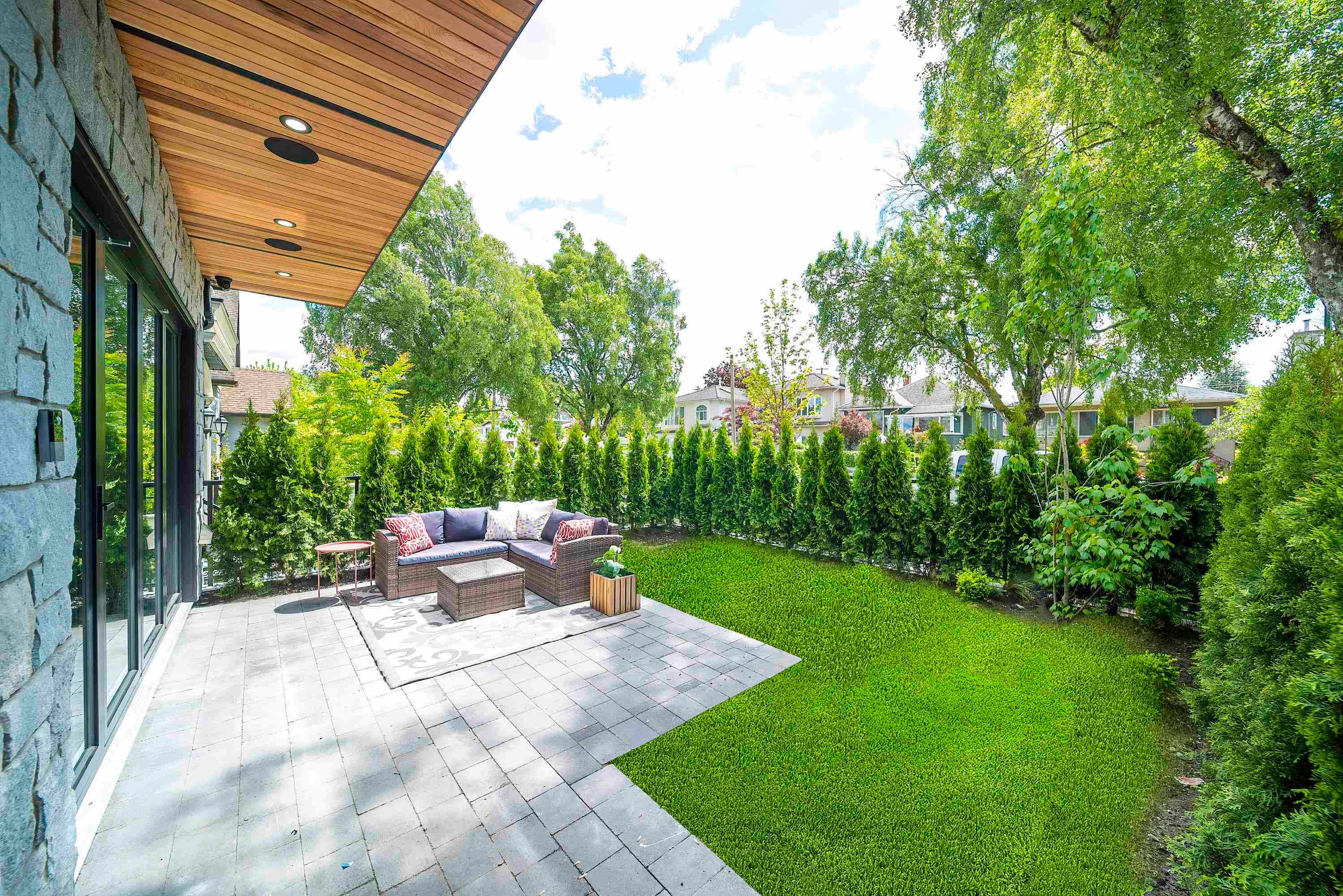 1-2777 27Th Avenue E, Vancouver, BC