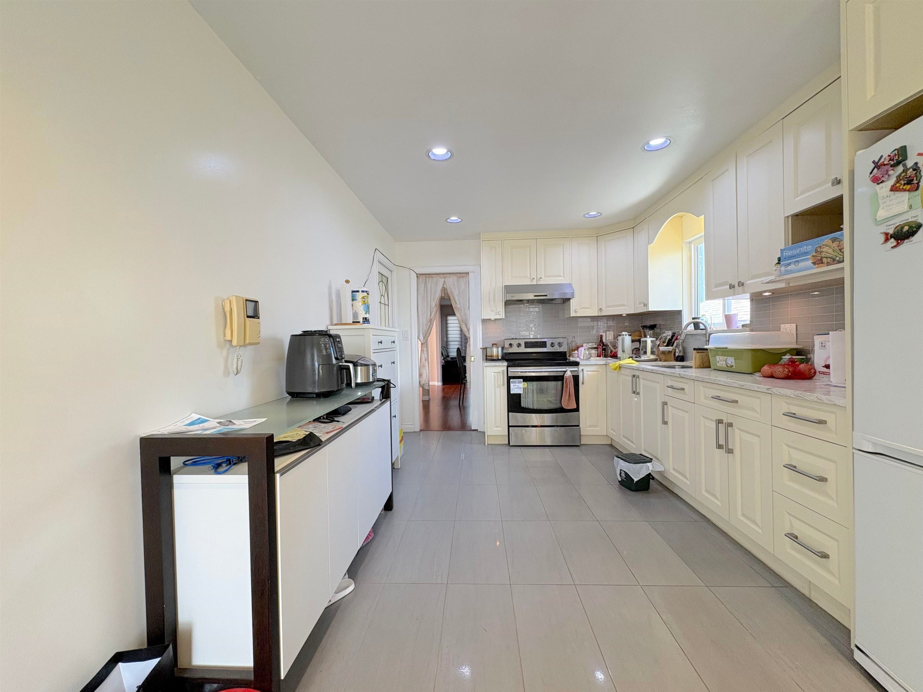 4156 Cambridge Street, Burnaby, BC - Indoor Photo Showing Kitchen