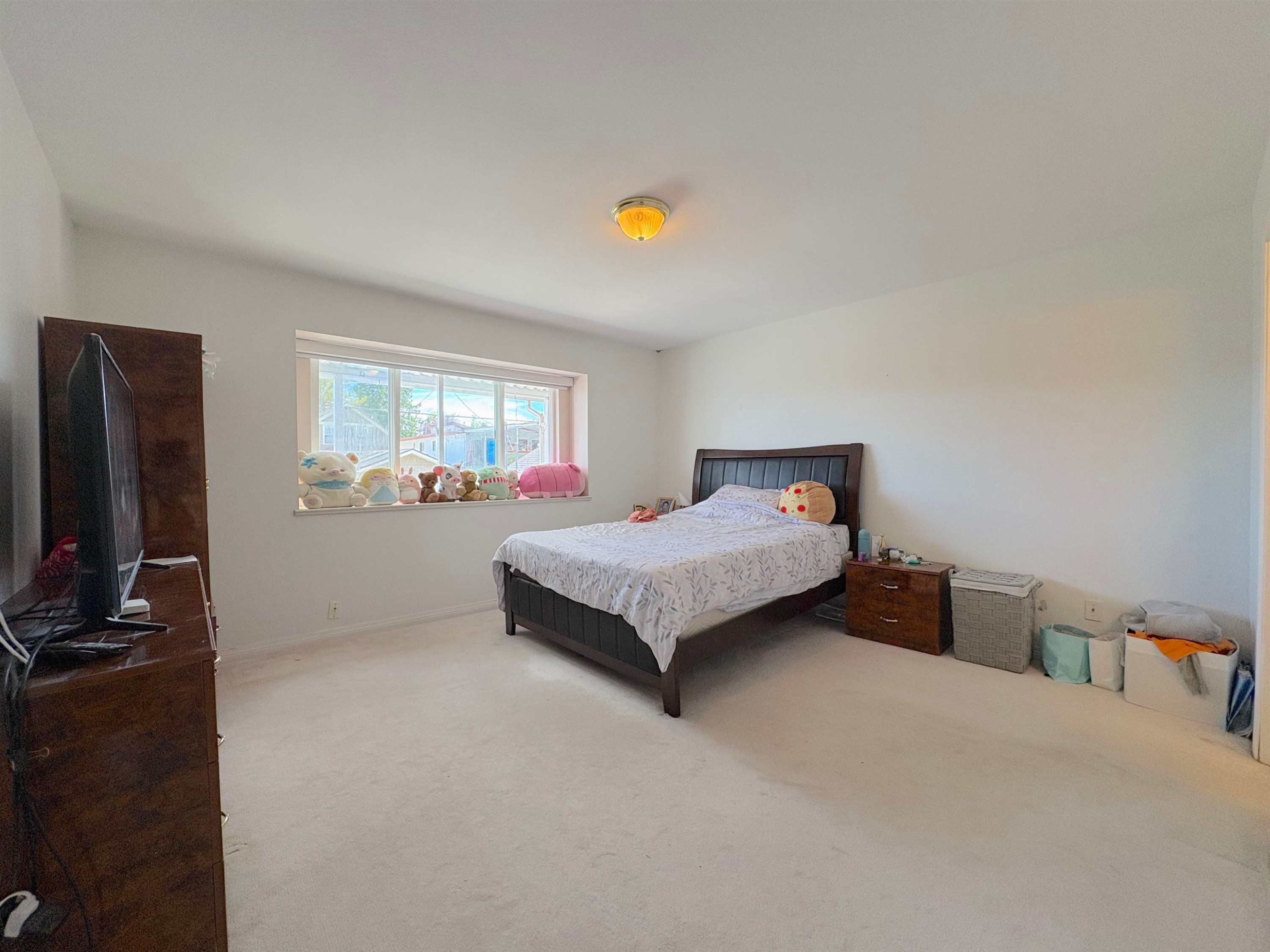 4156 Cambridge Street, Burnaby, BC - Indoor Photo Showing Bedroom