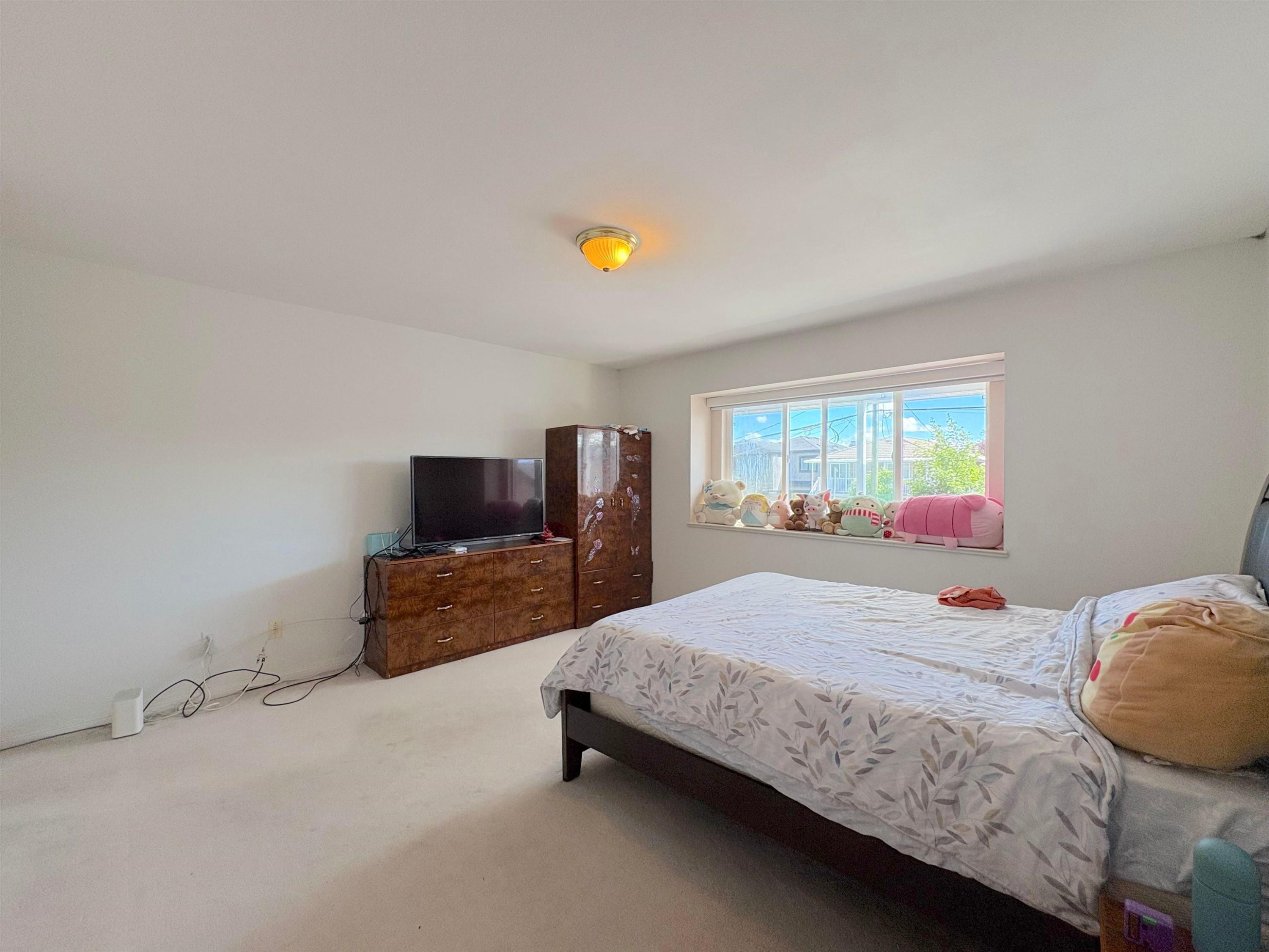 4156 Cambridge Street, Burnaby, BC - Indoor Photo Showing Bedroom