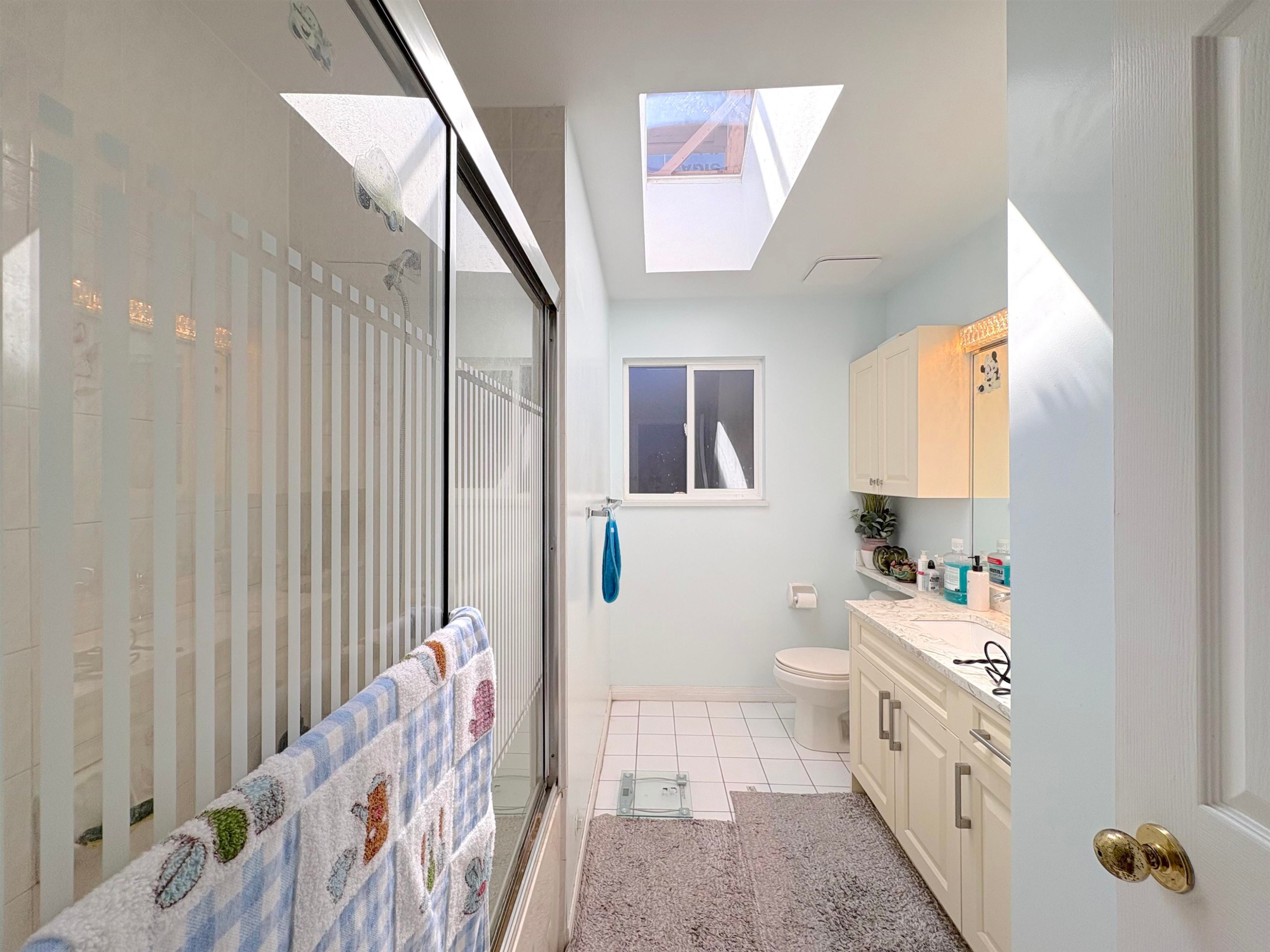 4156 Cambridge Street, Burnaby, BC - Indoor Photo Showing Bathroom