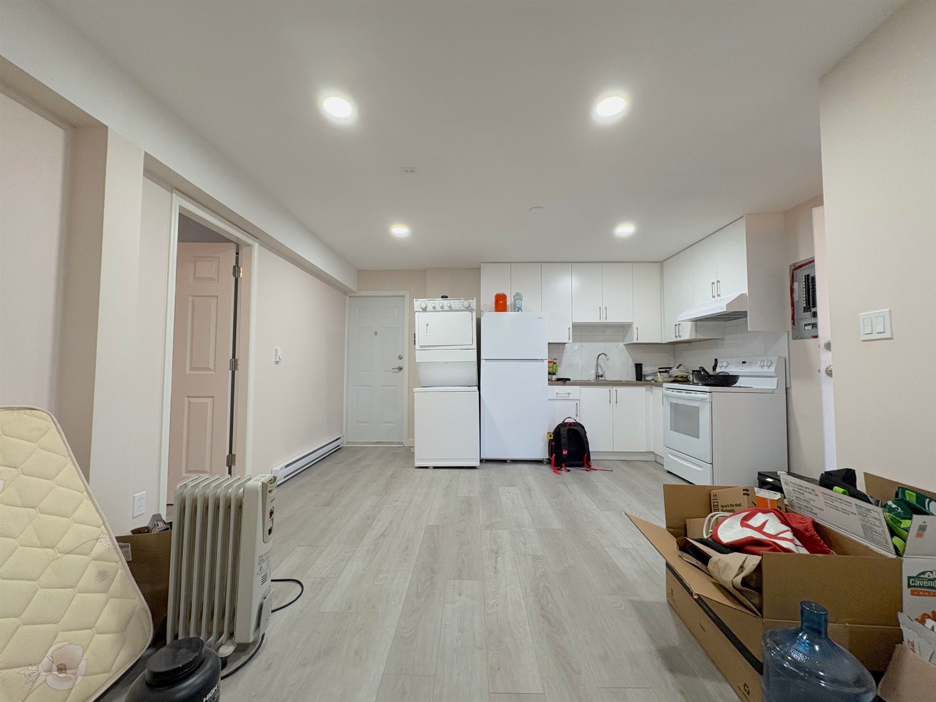 4156 Cambridge Street, Burnaby, BC - Indoor Photo Showing Kitchen