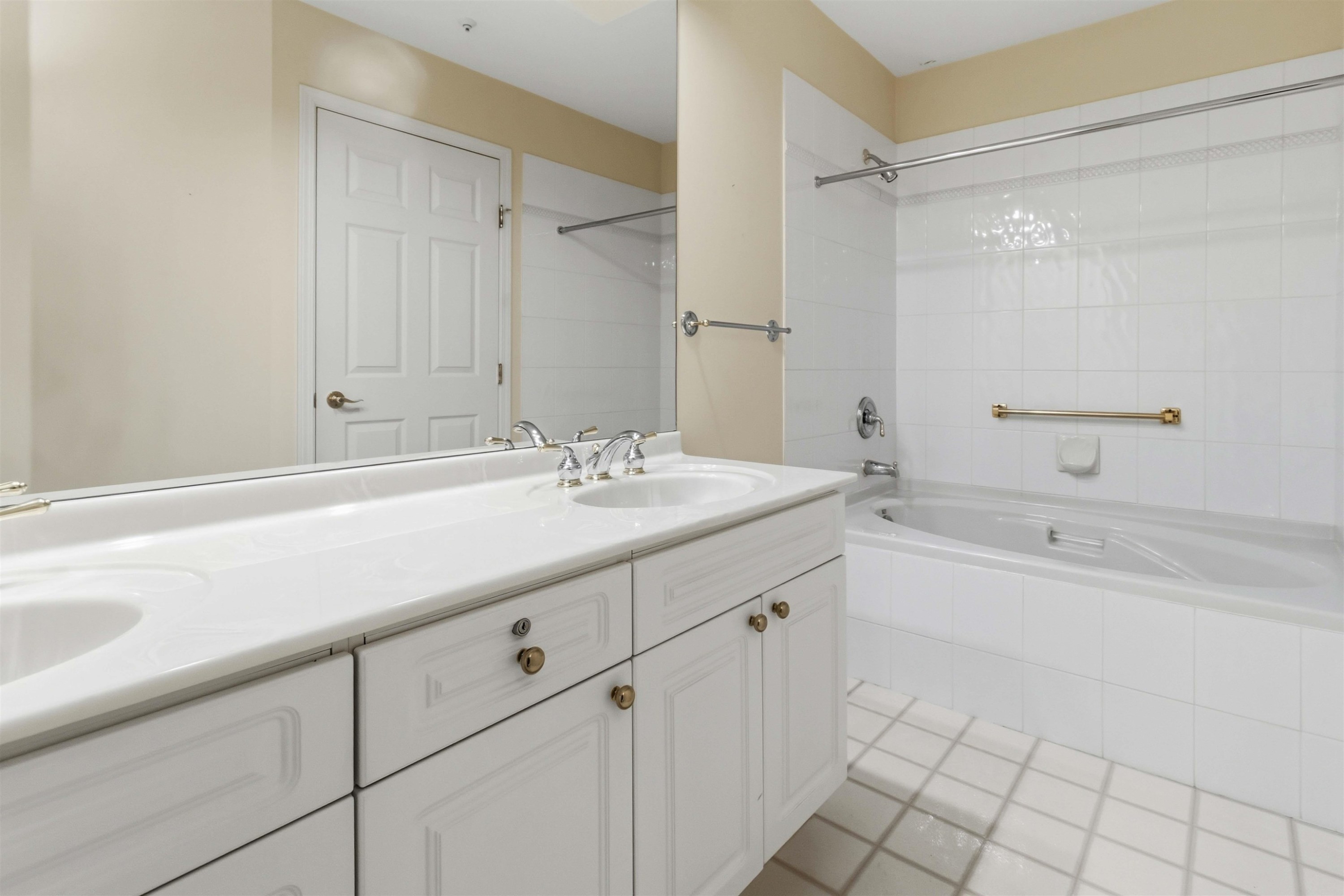 226-3098 Guildford Way, Coquitlam, BC