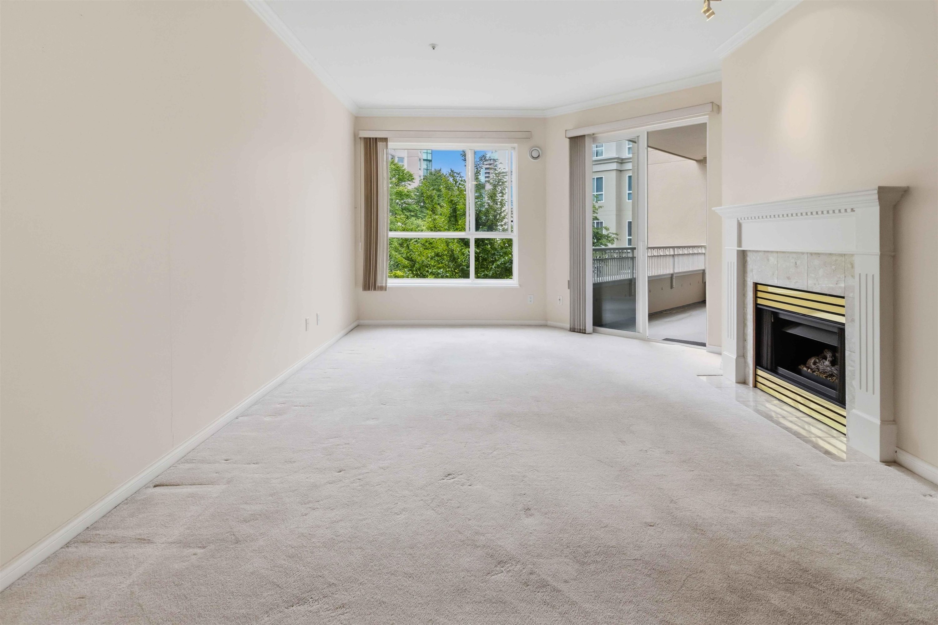 226-3098 Guildford Way, Coquitlam, BC