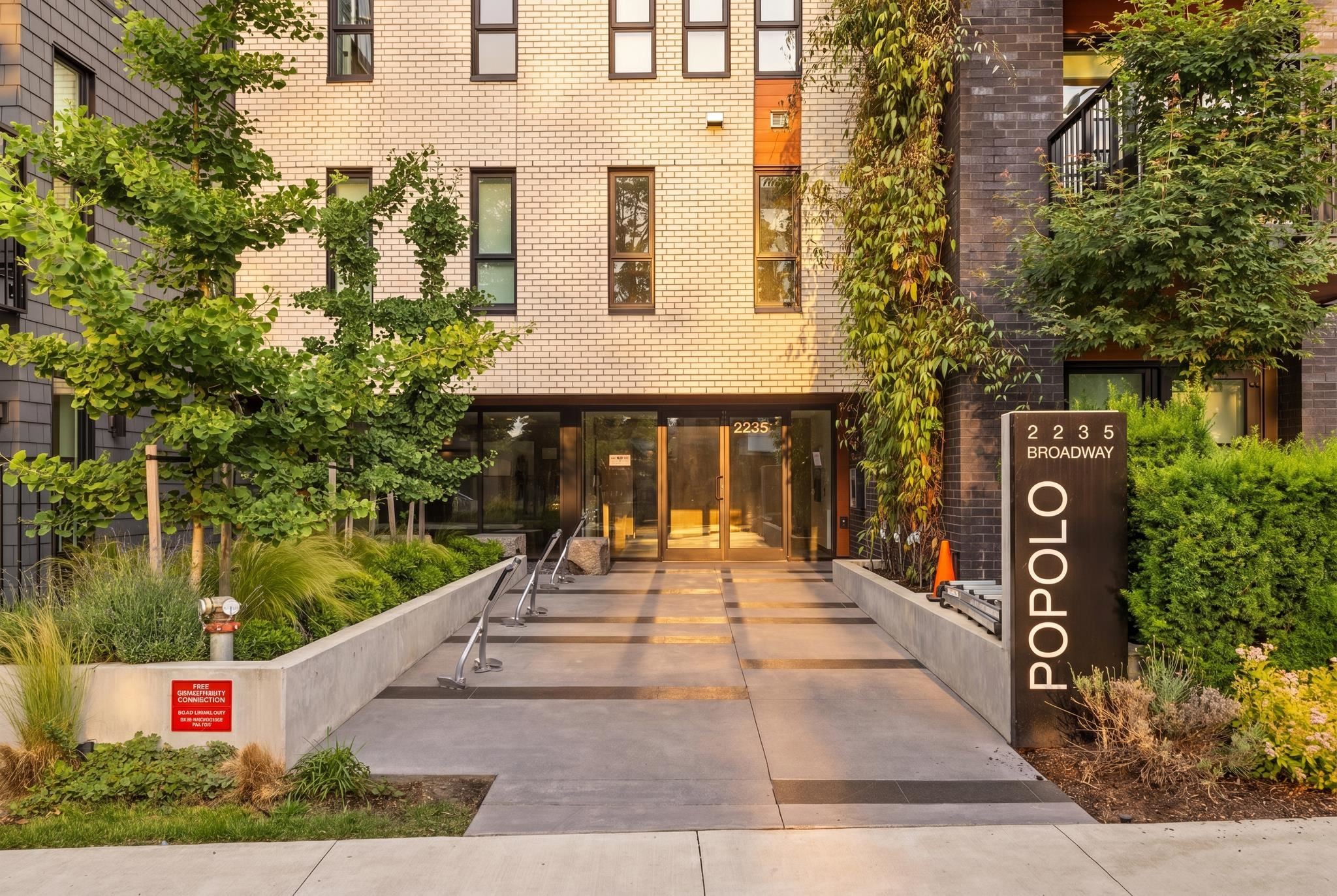 202-2235 Broadway E, Vancouver, BC