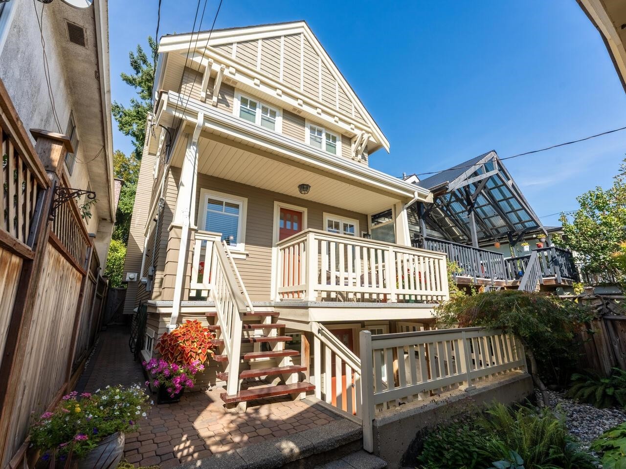 2144 4Th Avenue E, Vancouver, BC