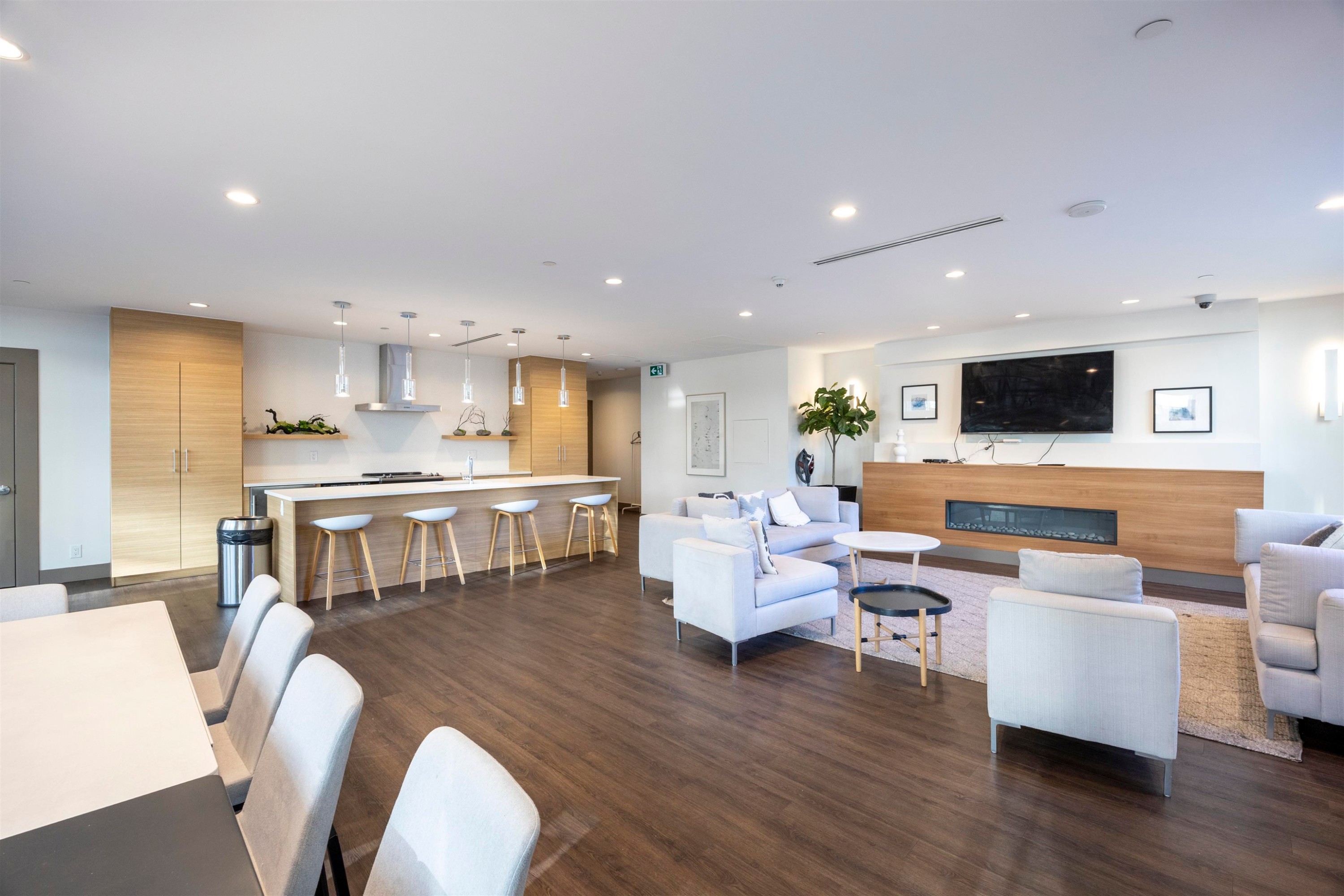 305-8580 River District Crossing, Vancouver, BC