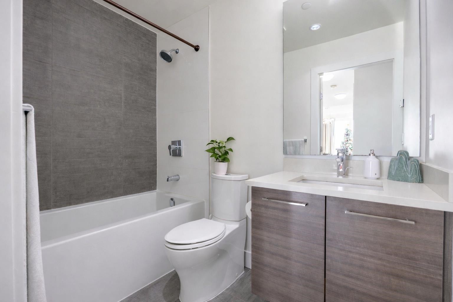 305-8580 River District Crossing, Vancouver, BC