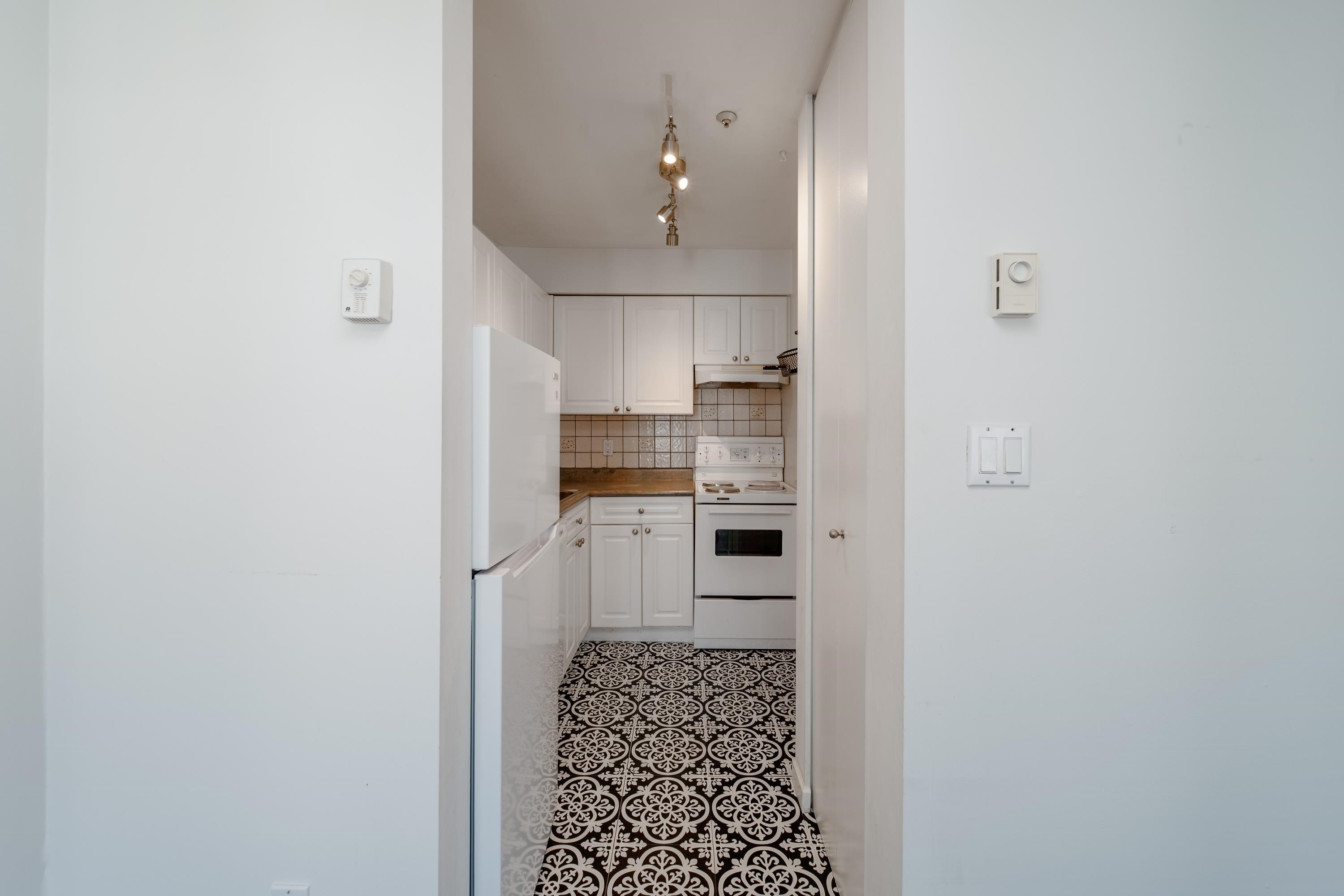 202-3673 11Th Avenue W, Vancouver, BC