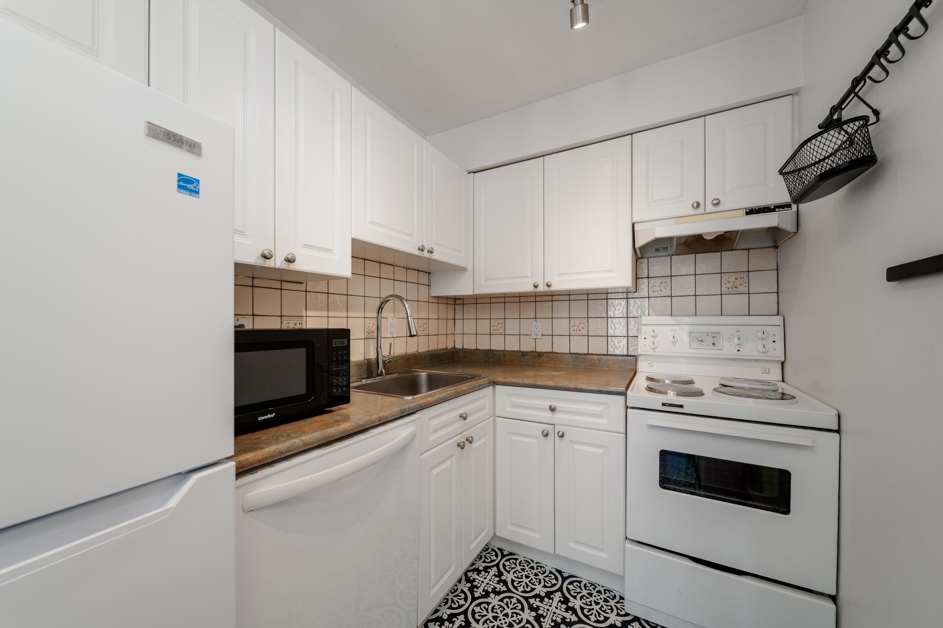 202-3673 11Th Avenue W, Vancouver, BC