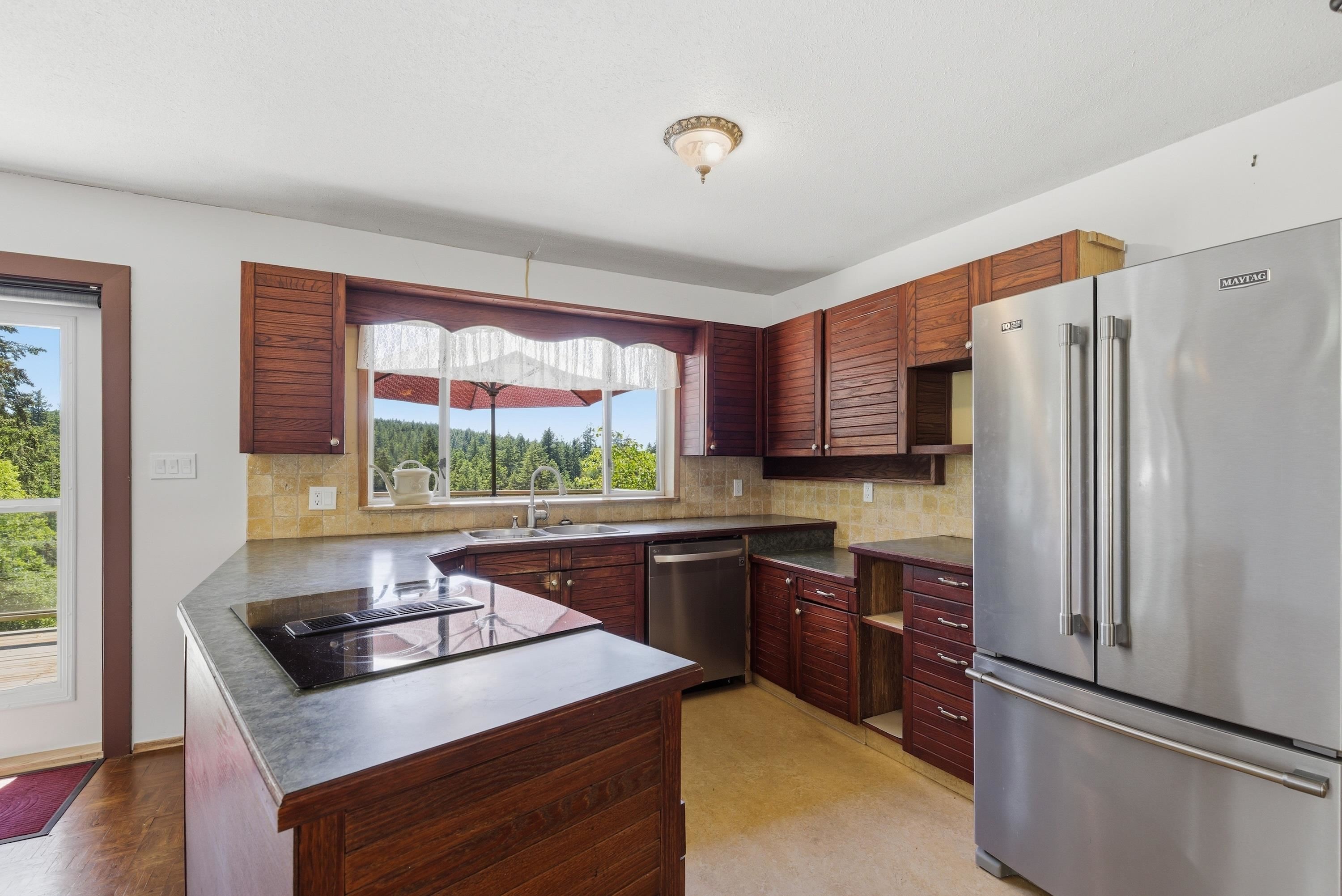 10085 Buccaneer Road, Halfmoon Bay, BC