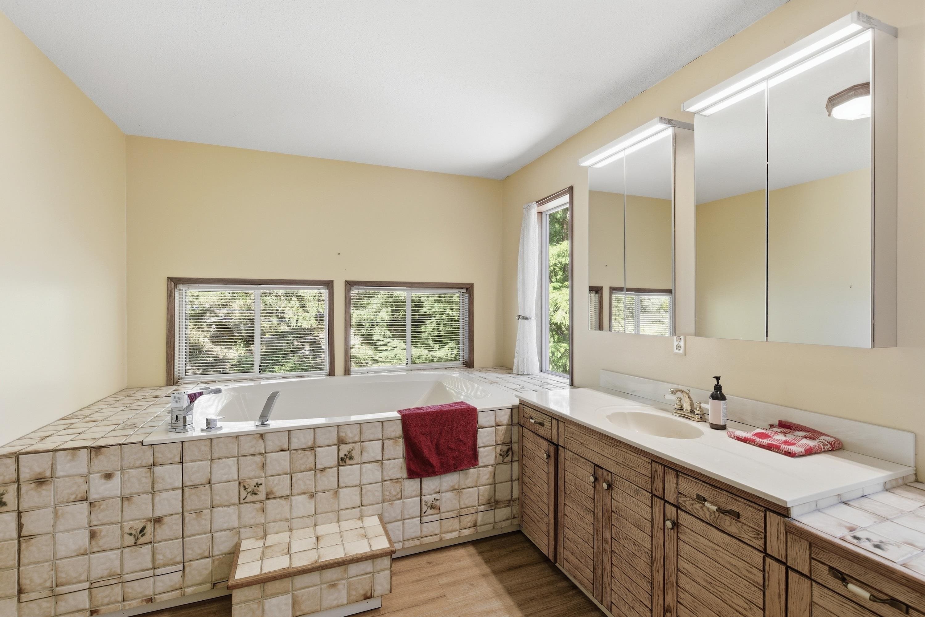 10085 Buccaneer Road, Halfmoon Bay, BC