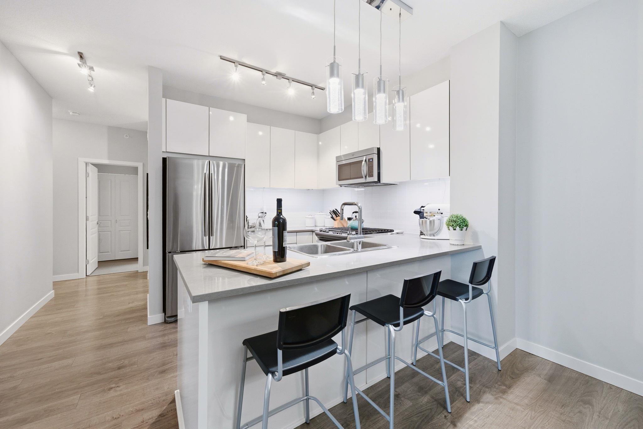 512-1152 Windsor Mews, Coquitlam, BC