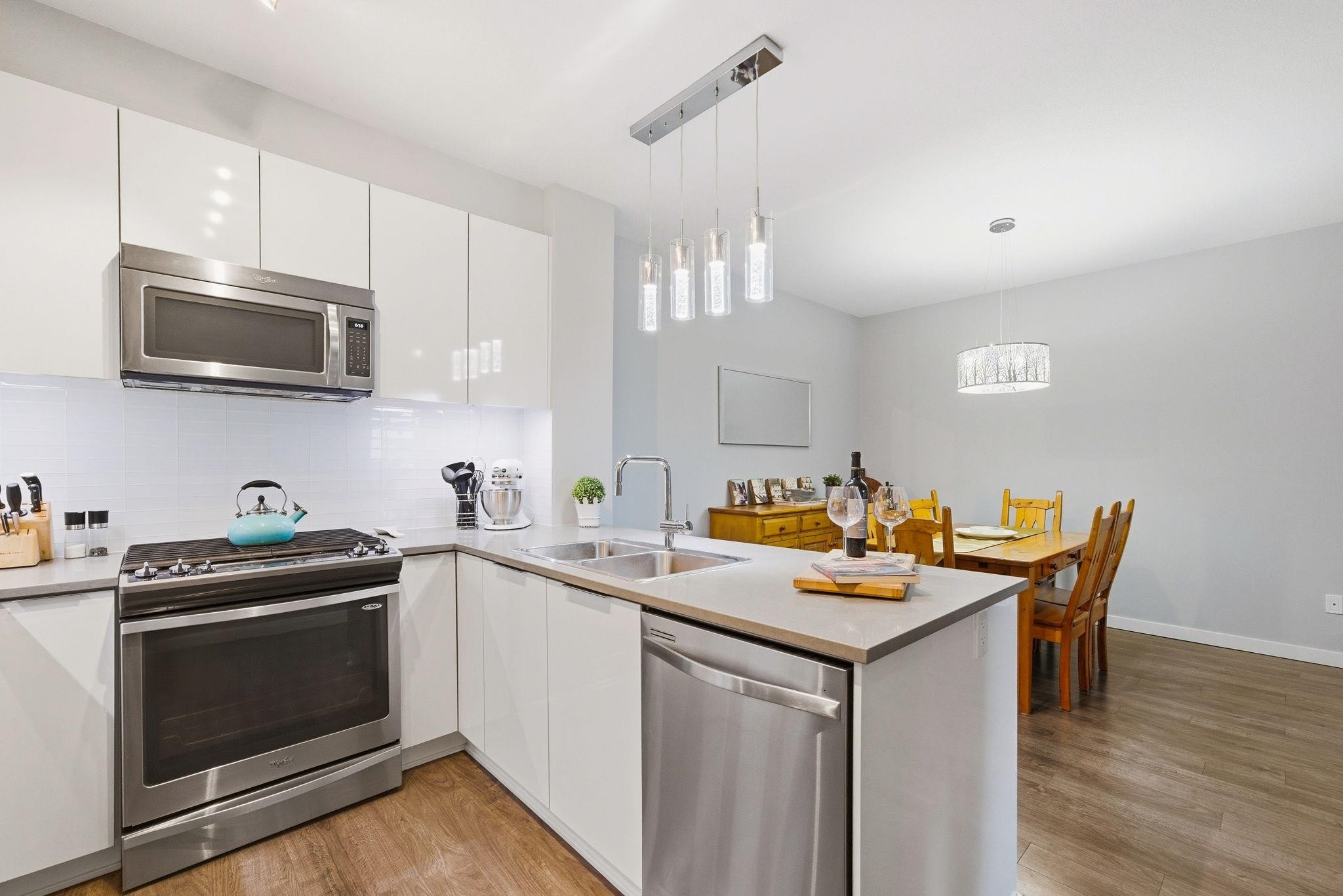 512-1152 Windsor Mews, Coquitlam, BC