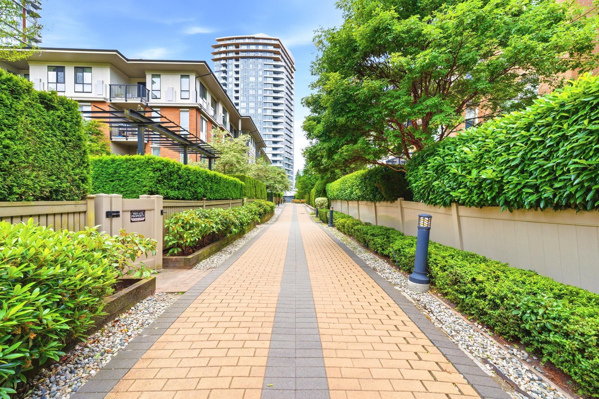 512-1152 Windsor Mews, Coquitlam, BC