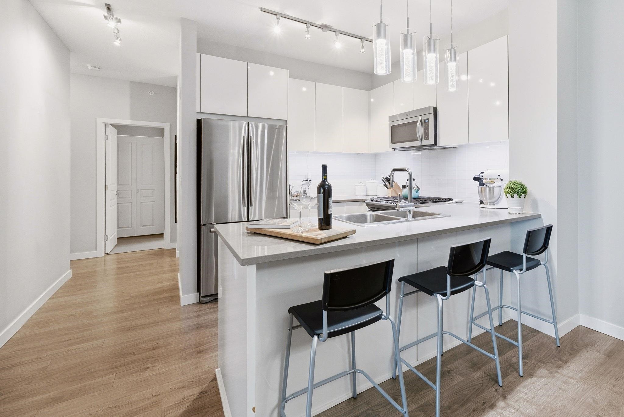 512-1152 Windsor Mews, Coquitlam, BC