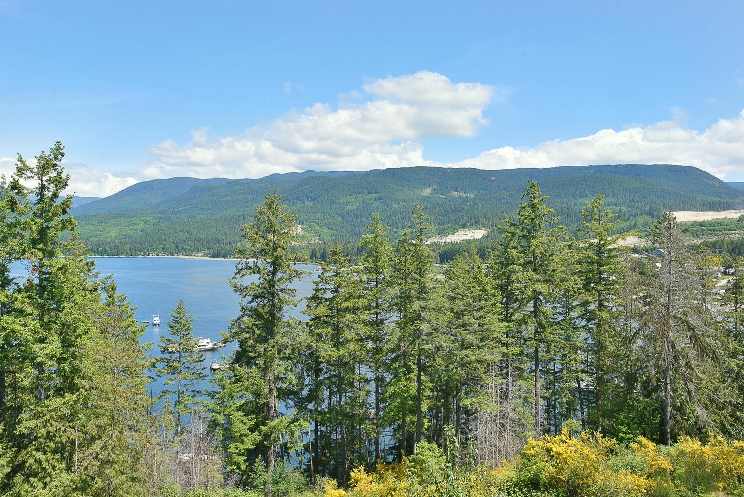 302-5780 Marine Way, Sechelt, BC