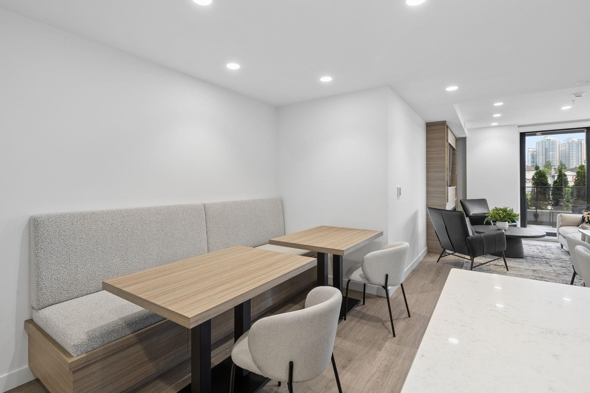 202-8398 Oak Street, Vancouver, BC