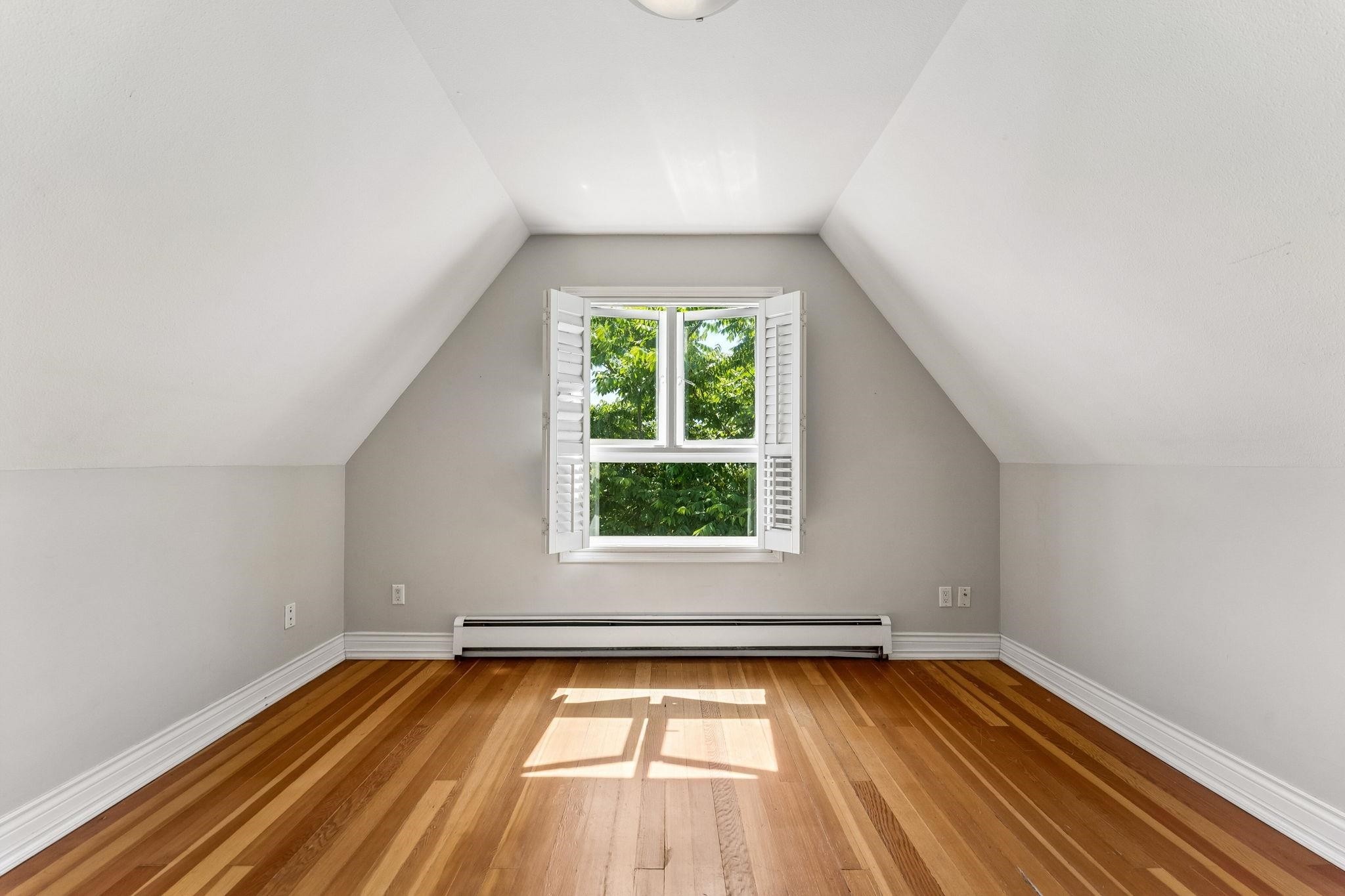 408 2Nd Street E, North Vancouver, BC