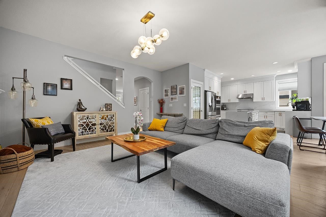 3376 Plateau Boulevard, Coquitlam, BC