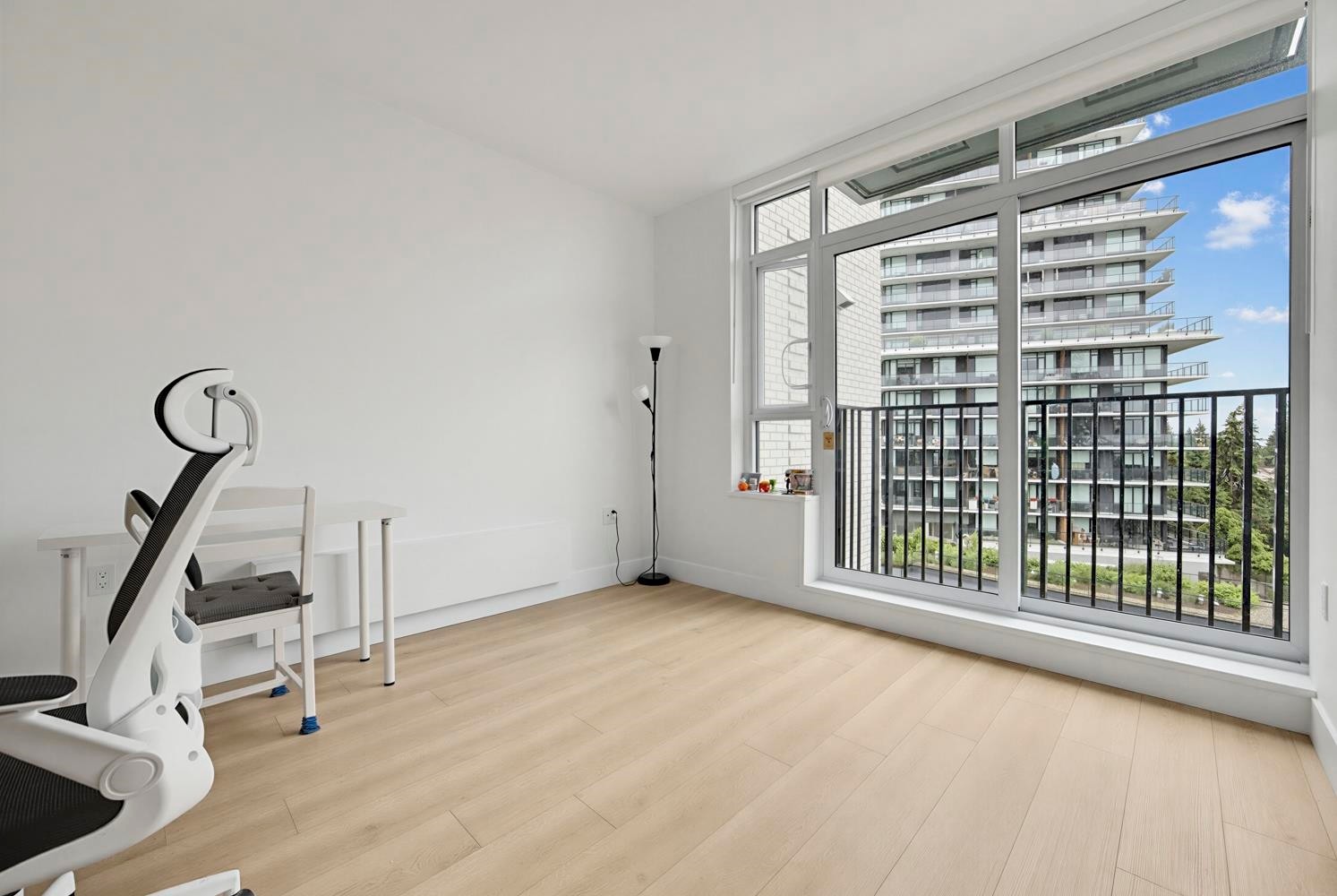 809-8750 University Crescent, Burnaby, BC