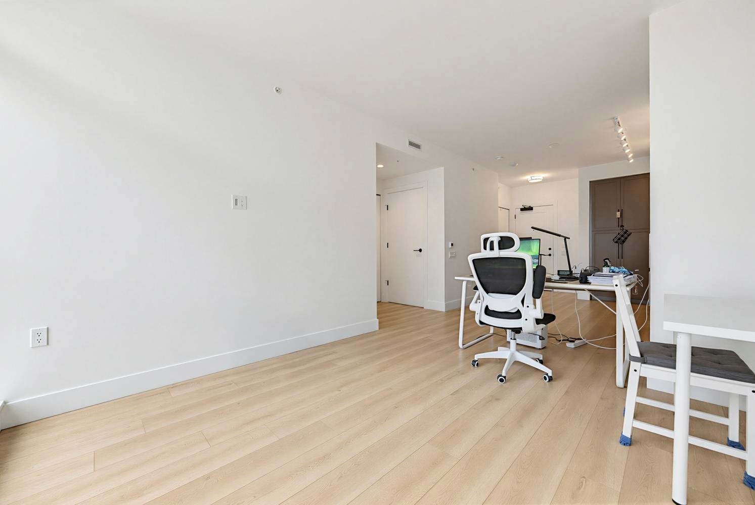 809-8750 University Crescent, Burnaby, BC