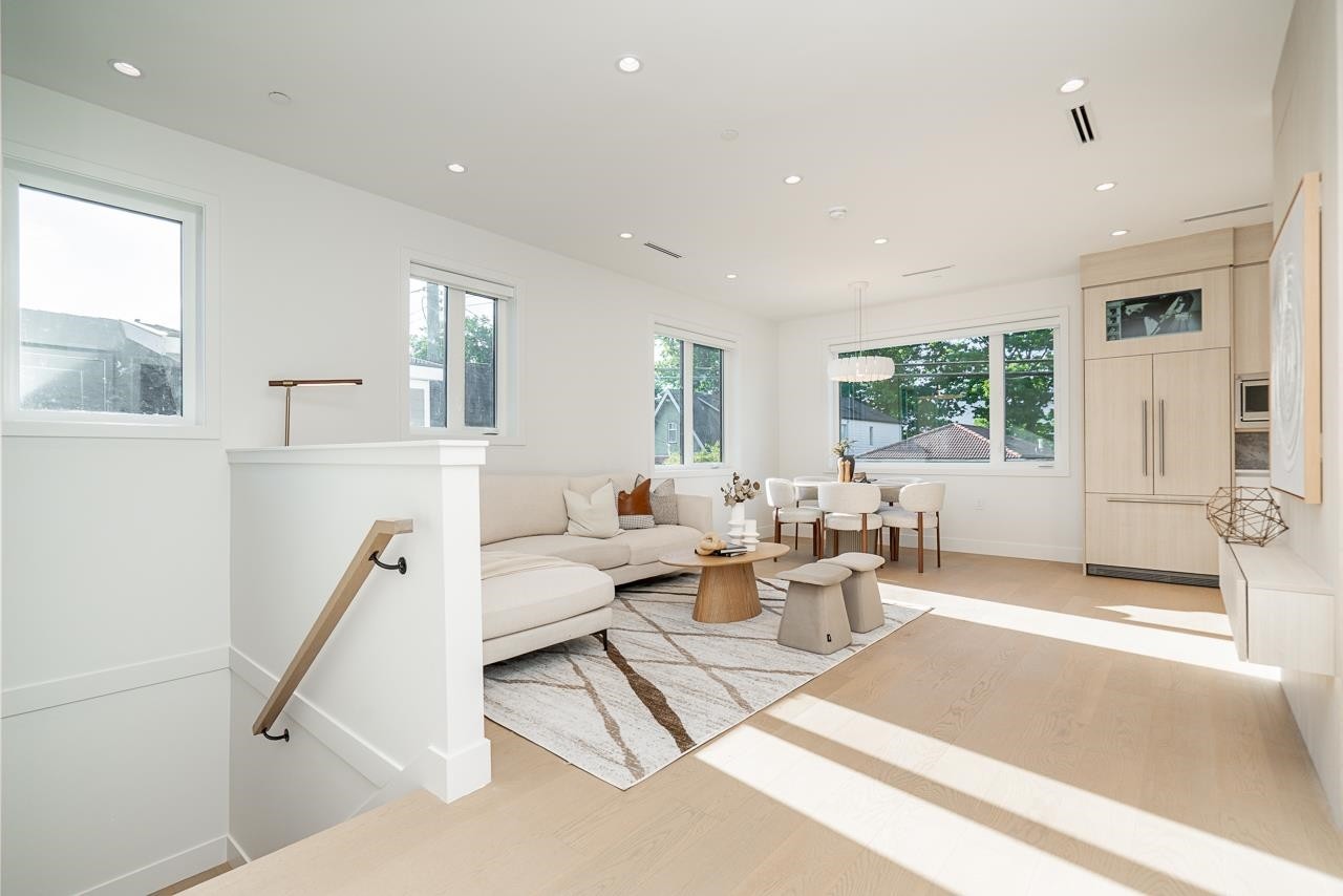 2877 Cambridge Street, Vancouver, BC