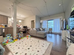 305-7377 14th Avenue Burnaby, BC V3N 1Z7