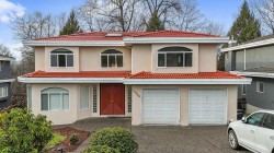 6998 Fielding Court Burnaby, BC V5A 1Y5