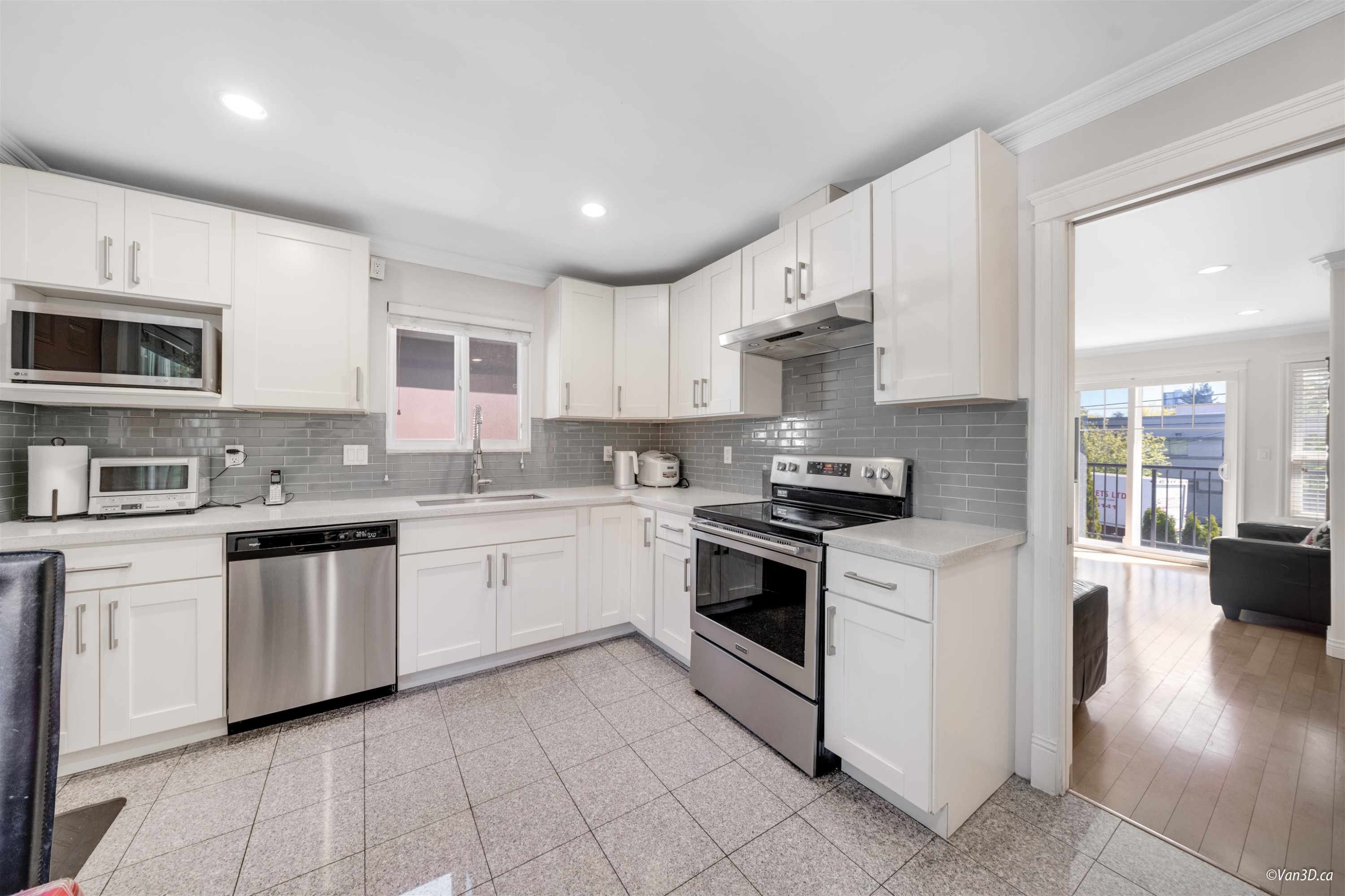 7531 Oak Street, Vancouver, BC - Indoor Photo Showing Kitchen With Upgraded Kitchen