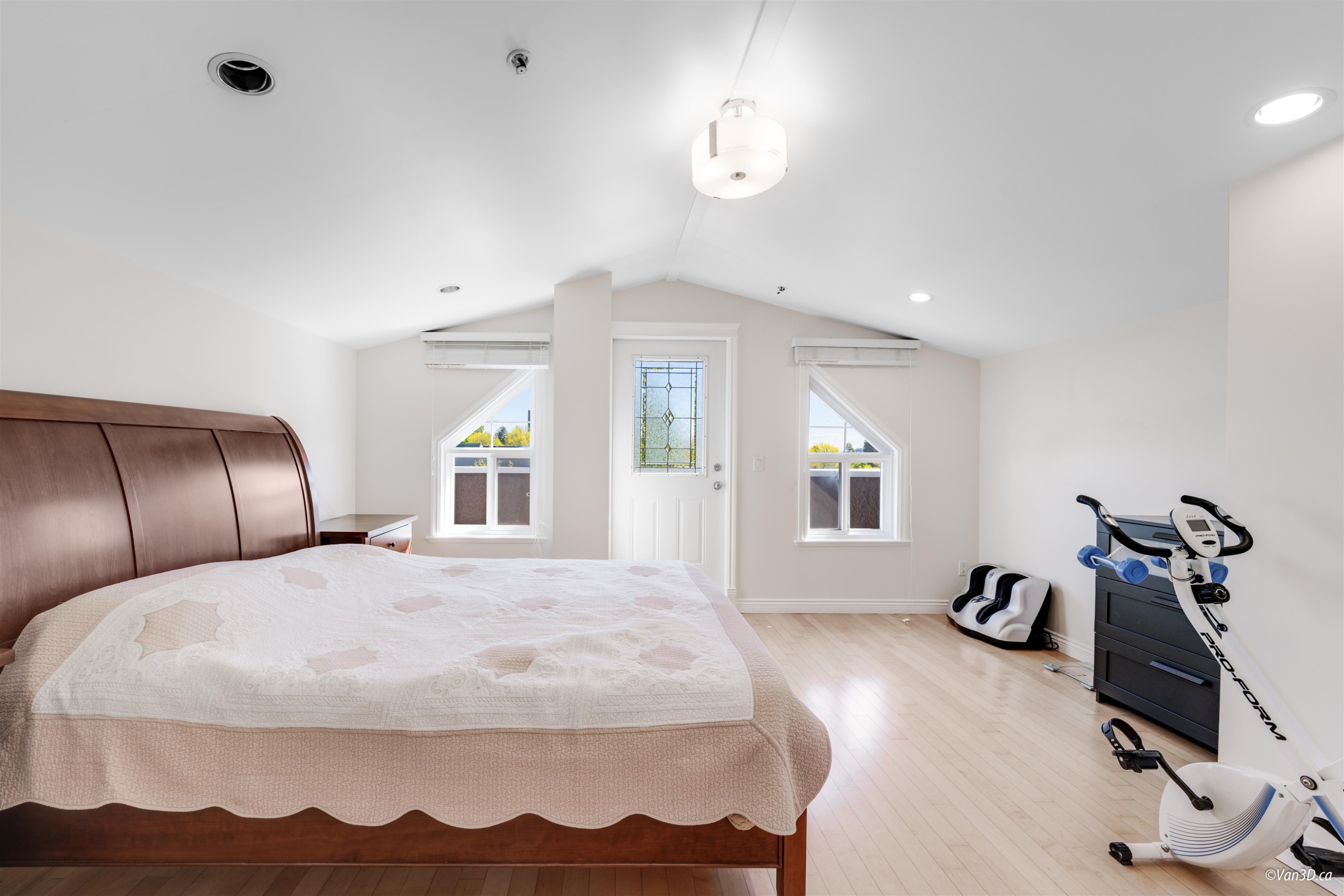 7531 Oak Street, Vancouver, BC - Indoor Photo Showing Bedroom