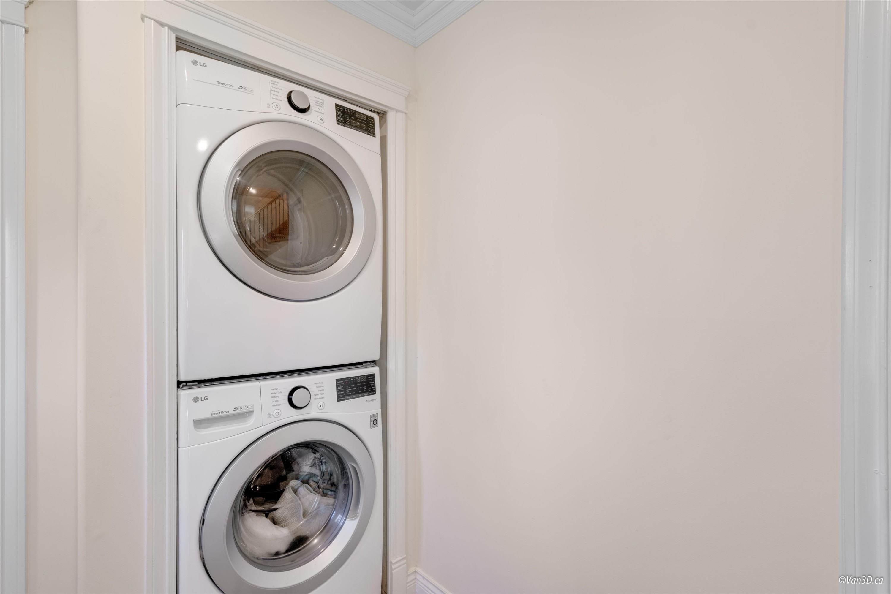 7531 Oak Street, Vancouver, BC - Indoor Photo Showing Laundry Room