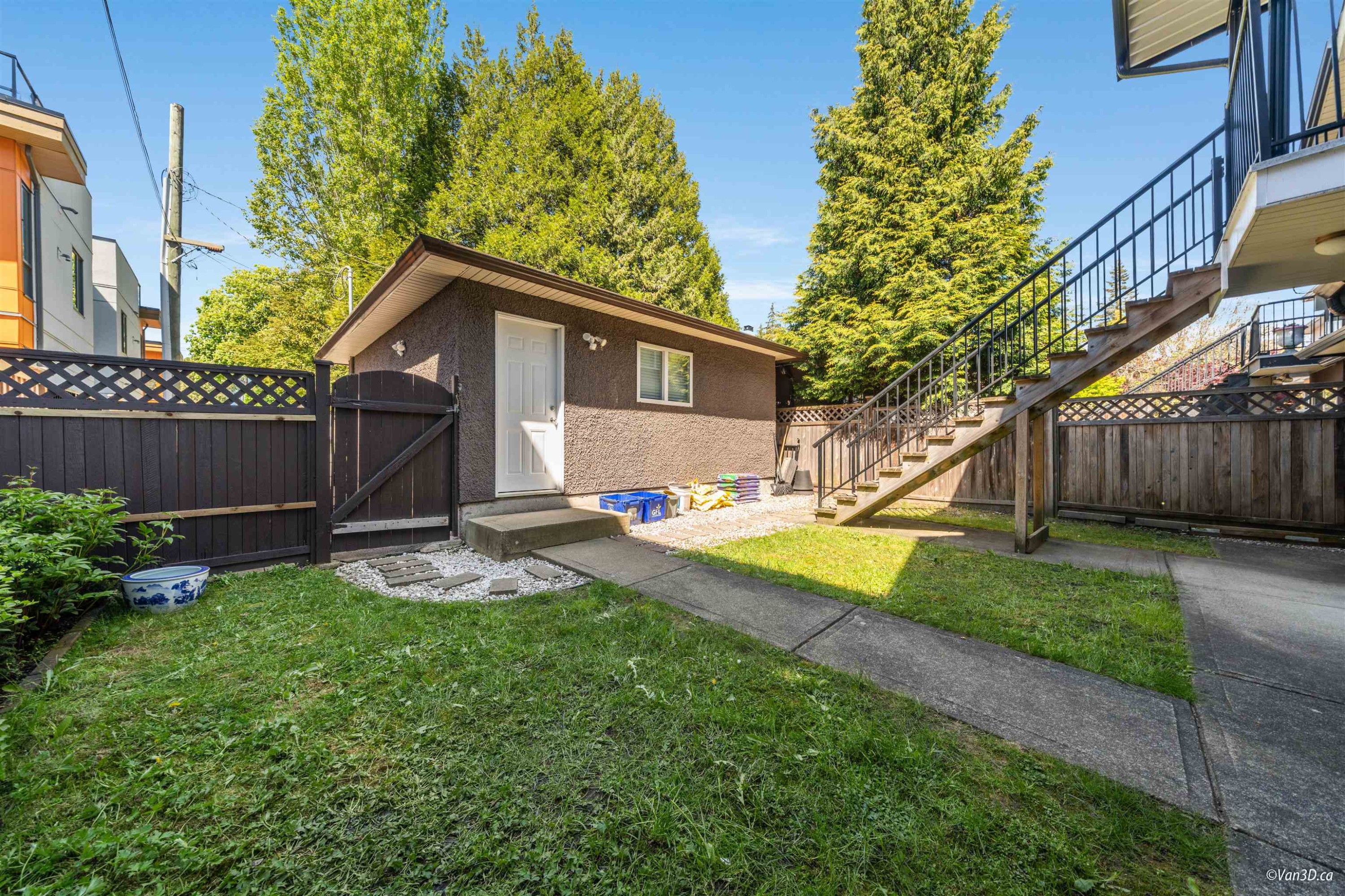 7531 Oak Street, Vancouver, BC - Outdoor