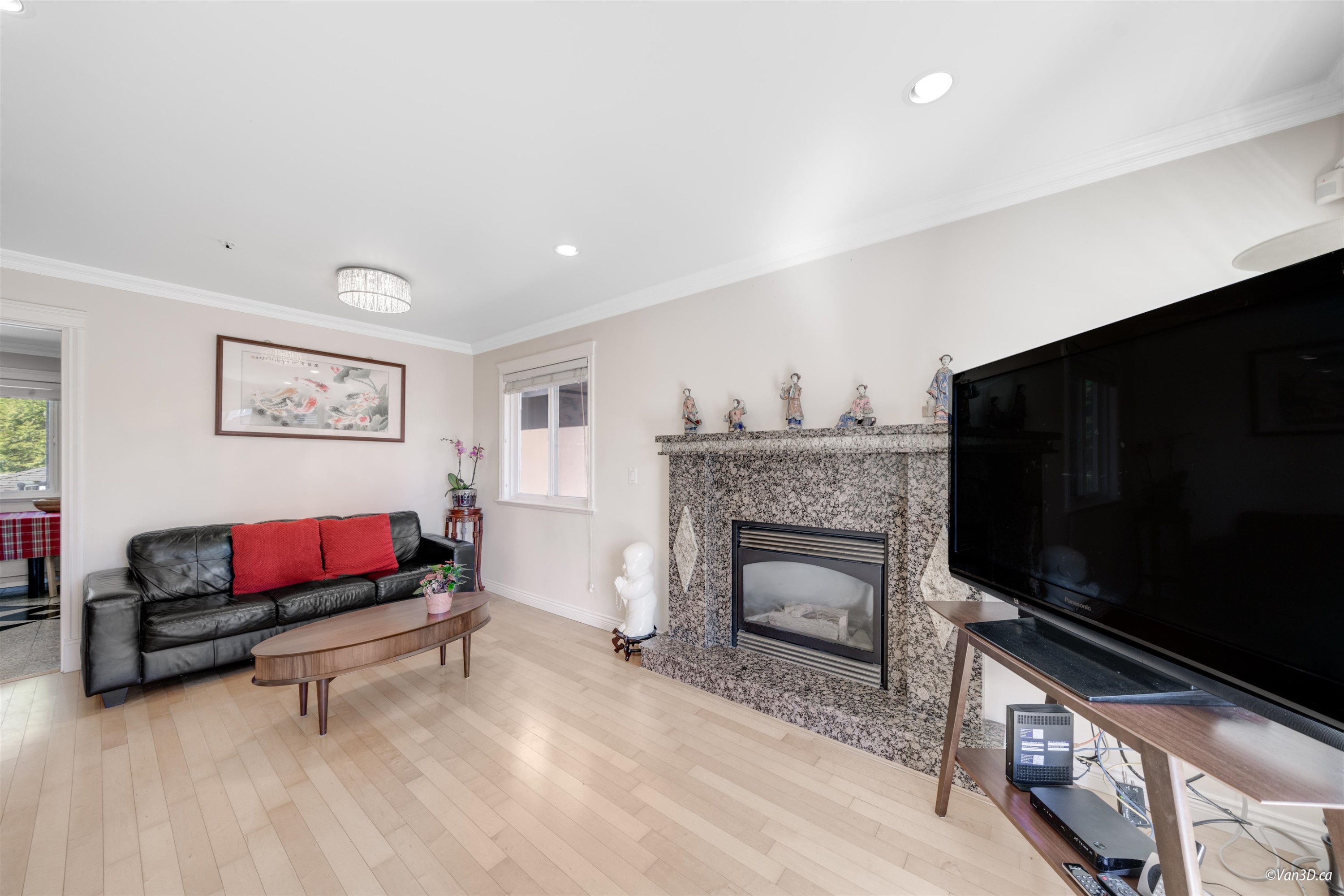 7531 Oak Street, Vancouver, BC - Indoor Photo Showing Living Room With Fireplace