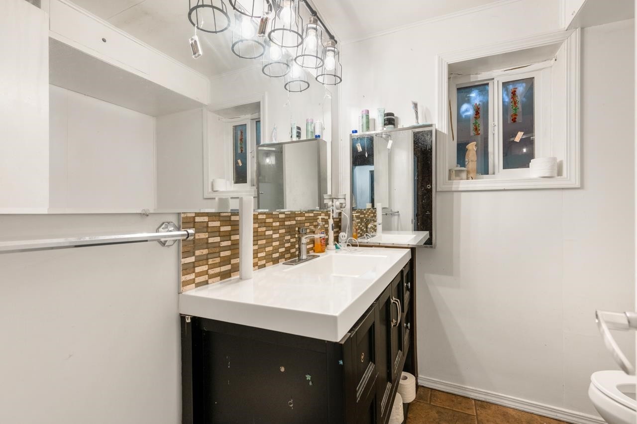 985 Wallace Wynd, Port Moody, BC - Indoor Photo Showing Bathroom