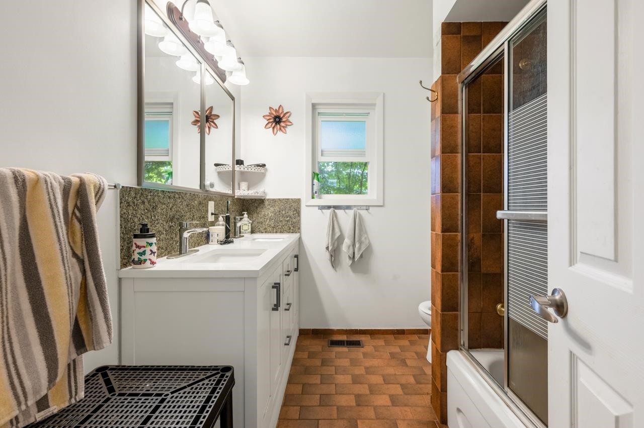 985 Wallace Wynd, Port Moody, BC - Indoor Photo Showing Bathroom