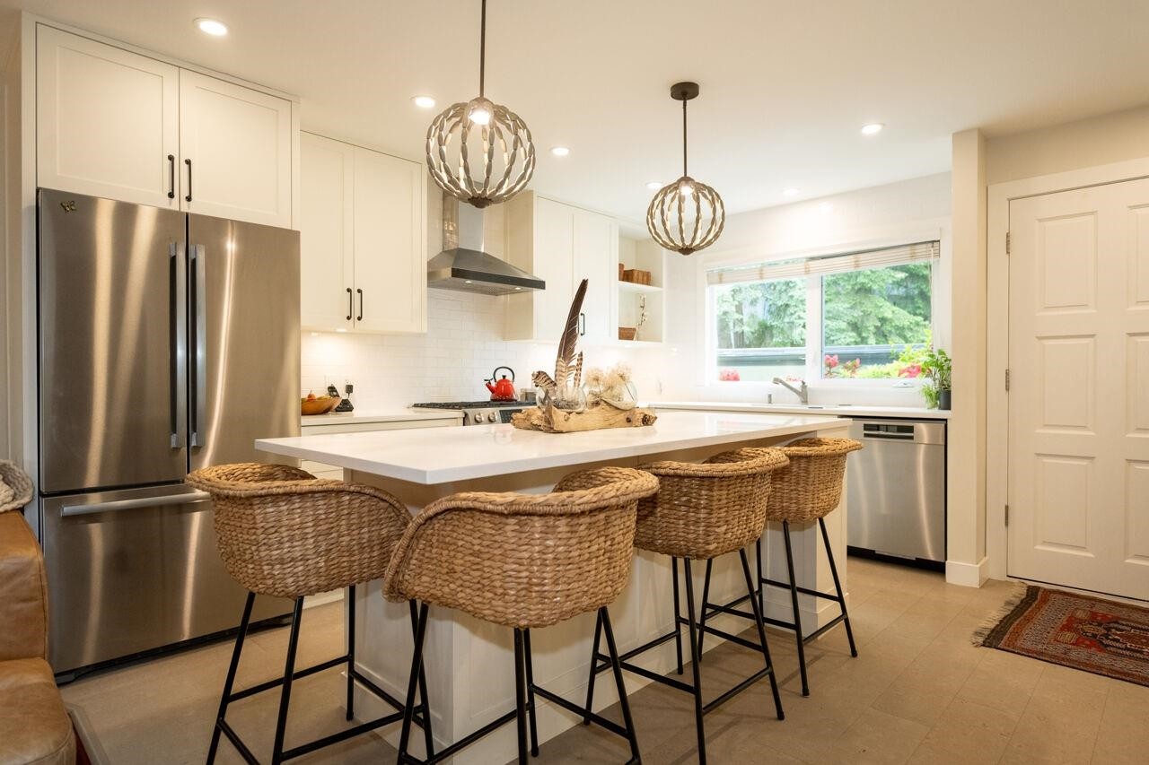 4689 Hoskins Road, North Vancouver, BC