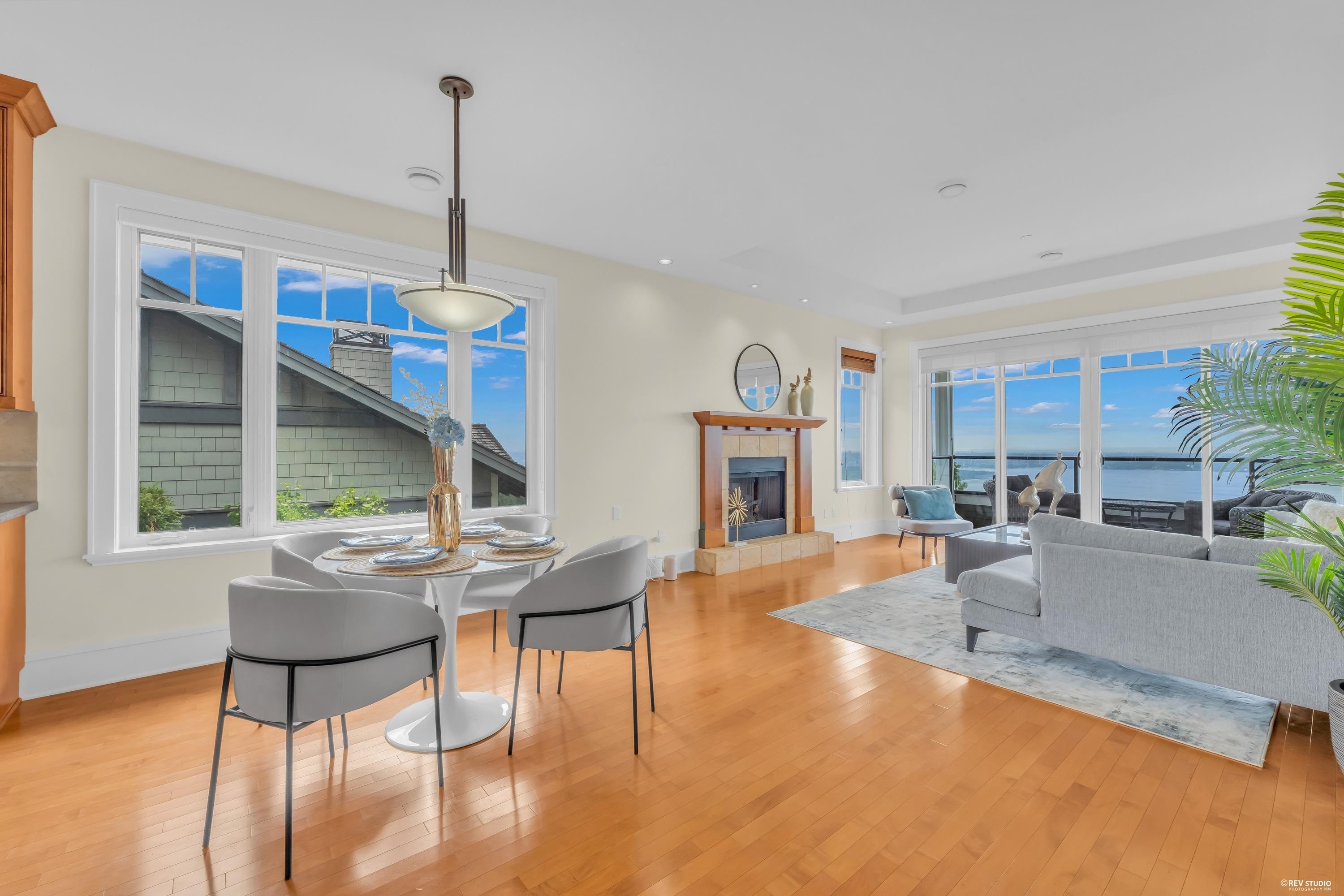 2673 Folkestone Way, West Vancouver, BC
