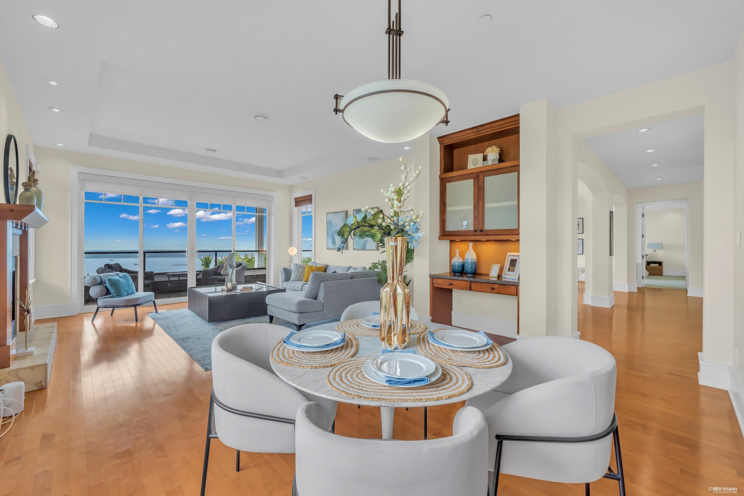 2673 Folkestone Way, West Vancouver, BC