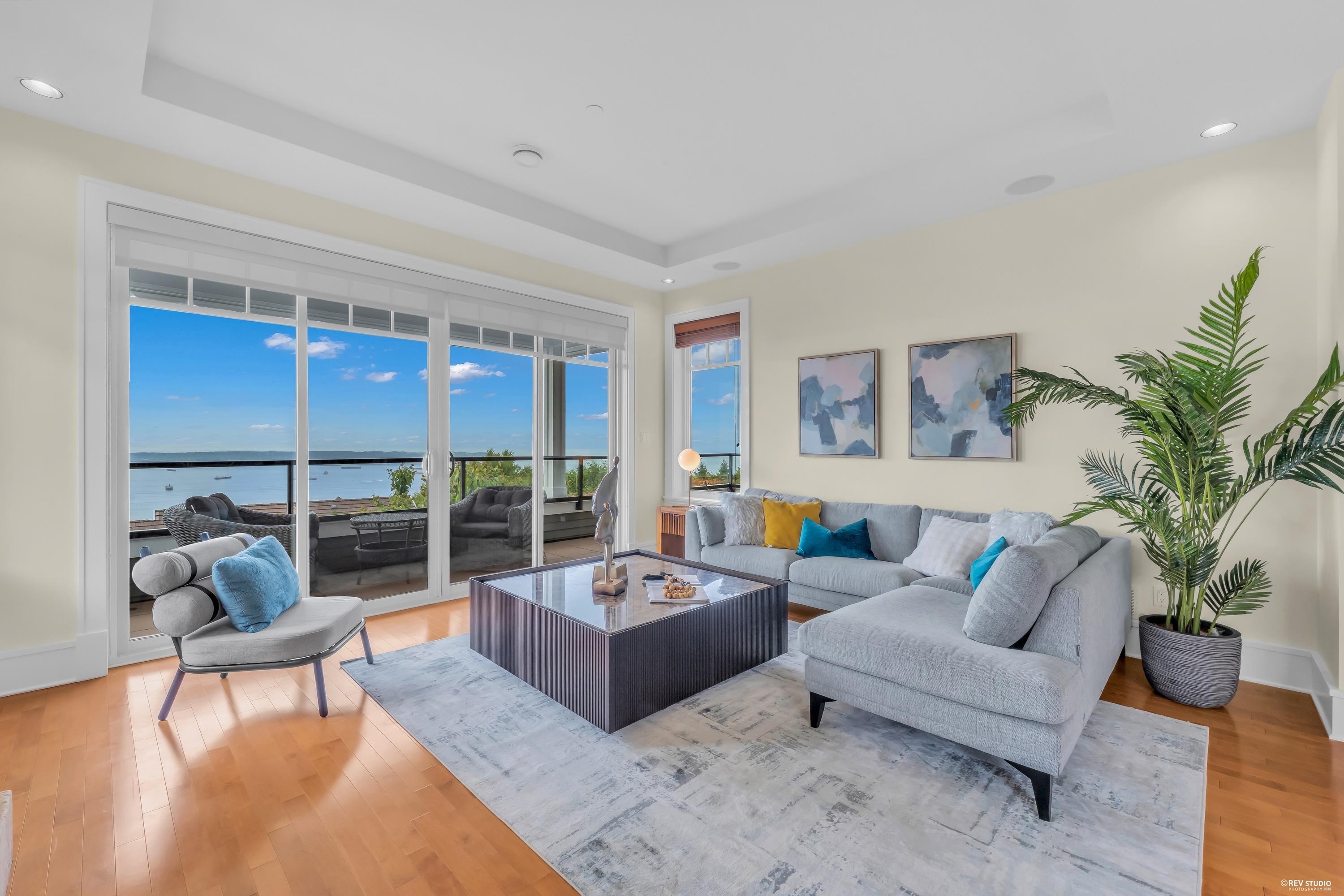 2673 Folkestone Way, West Vancouver, BC