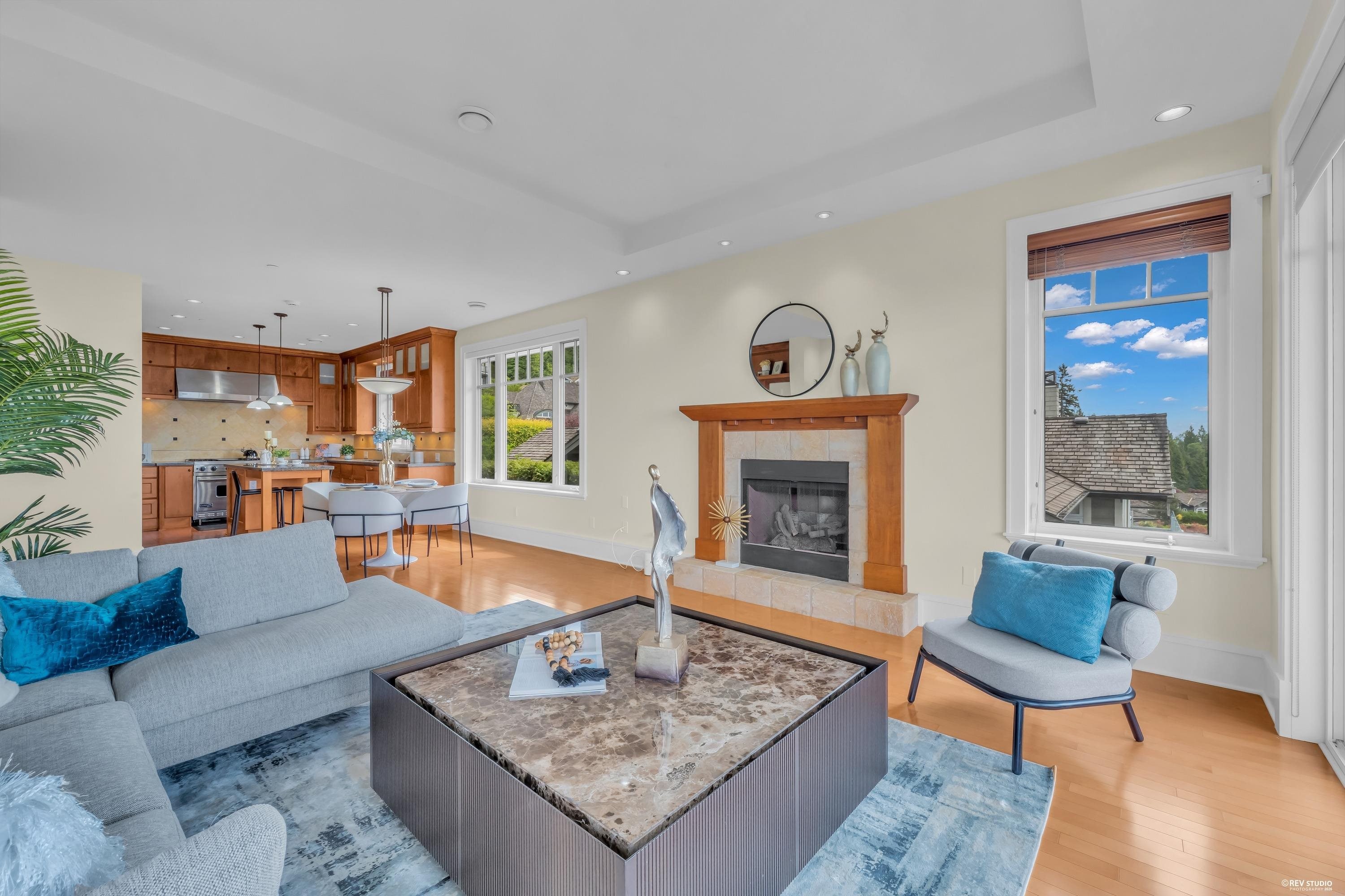 2673 Folkestone Way, West Vancouver, BC