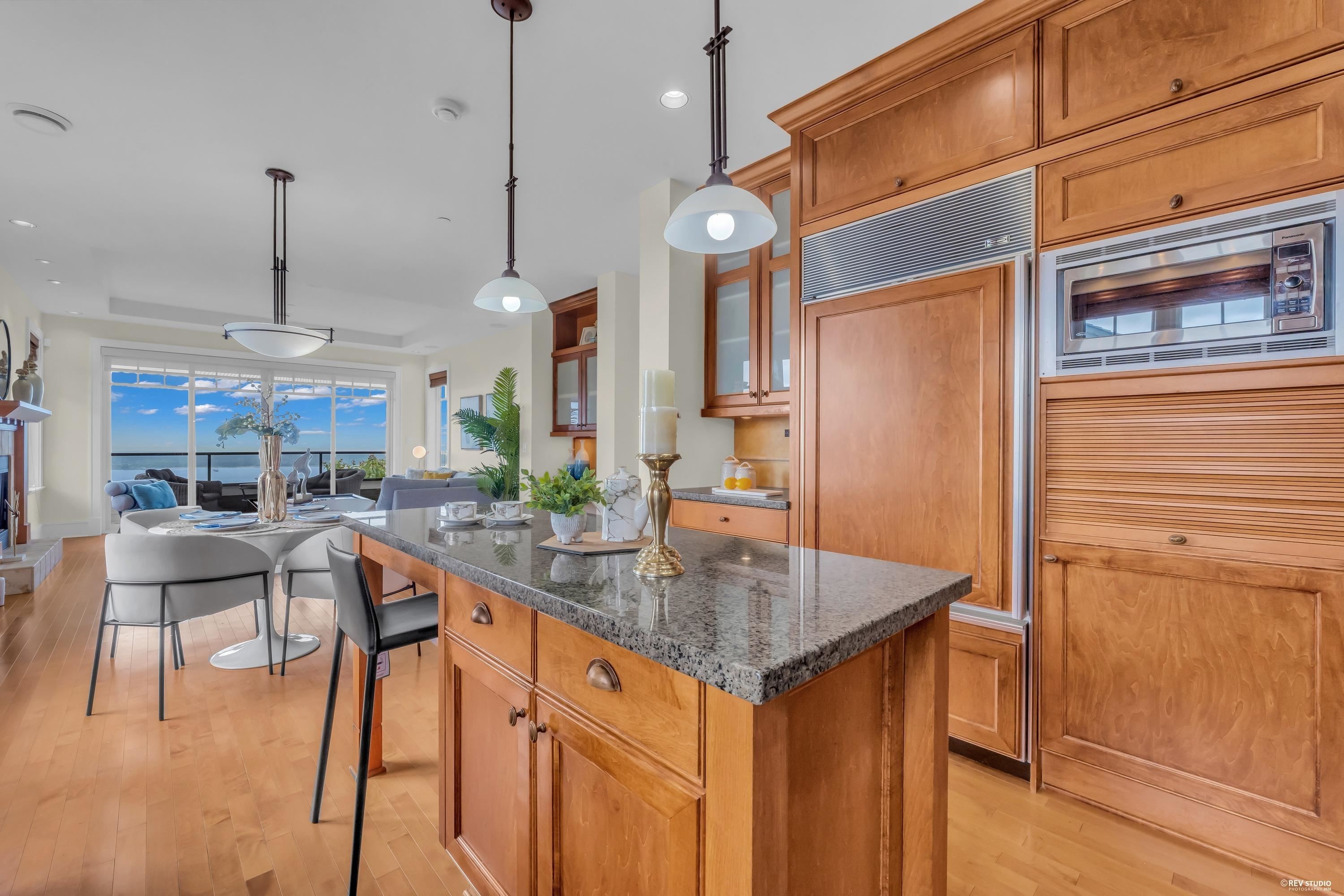 2673 Folkestone Way, West Vancouver, BC
