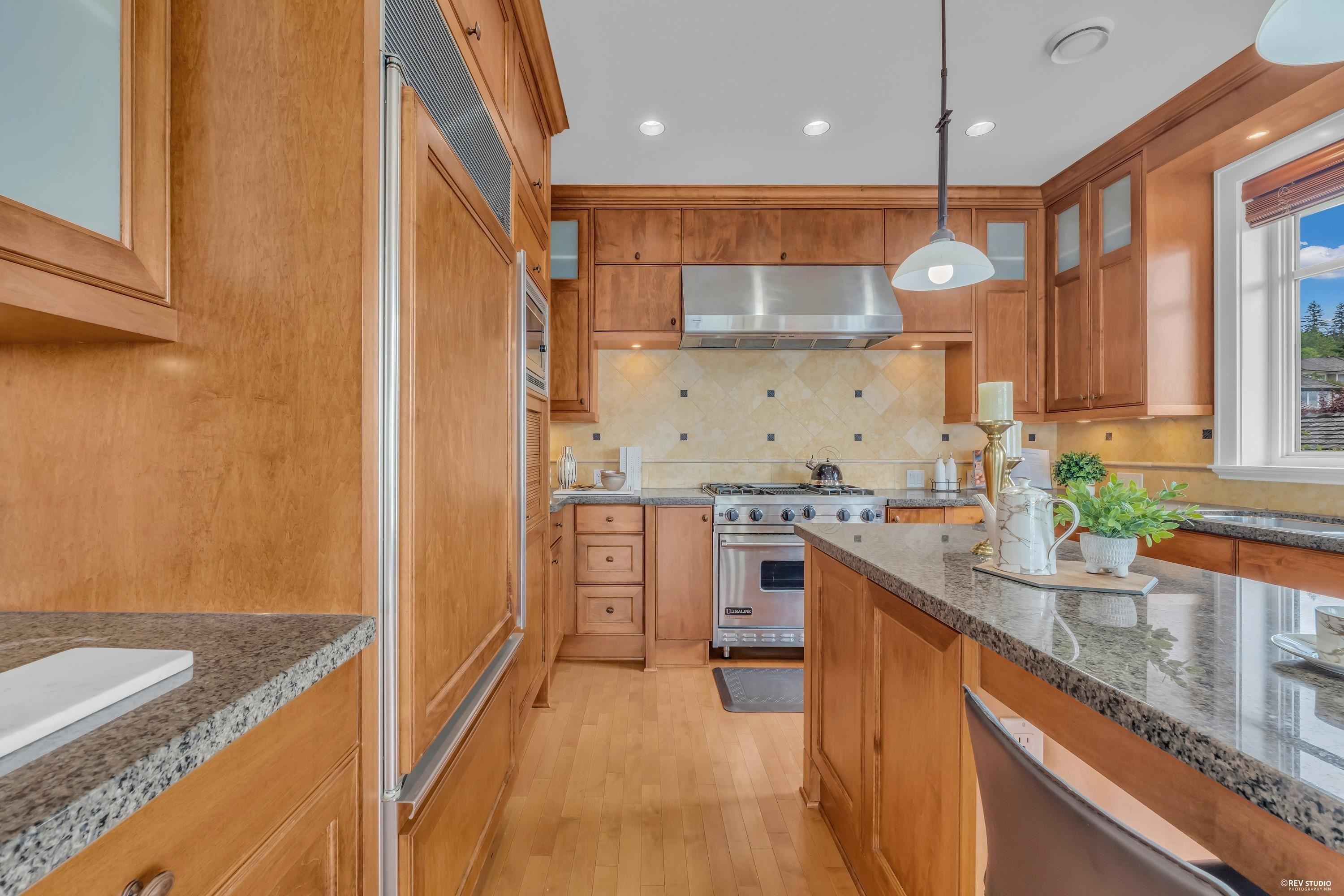 2673 Folkestone Way, West Vancouver, BC