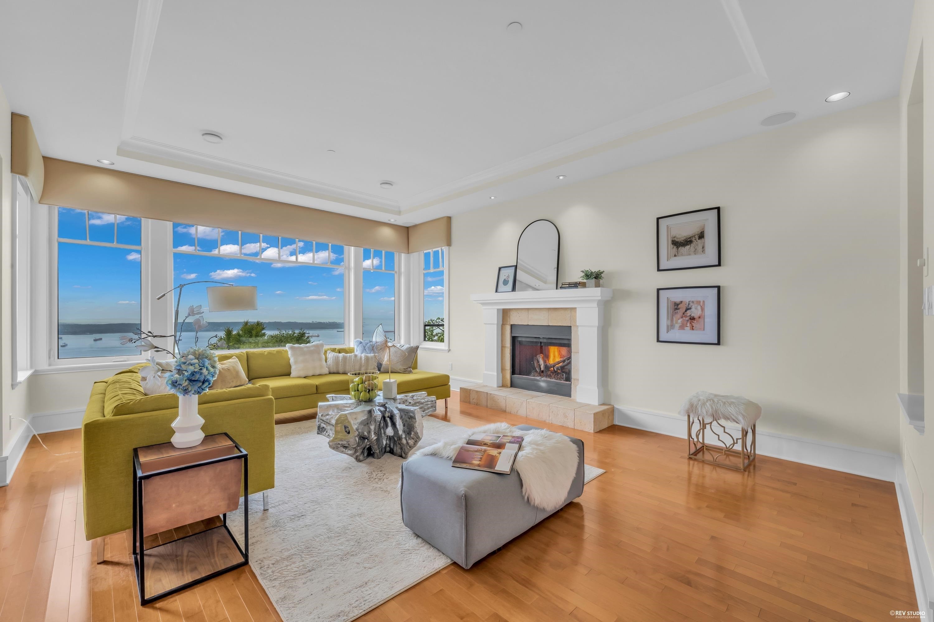 2673 Folkestone Way, West Vancouver, BC